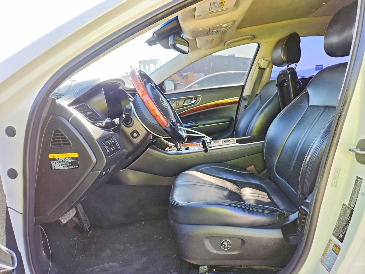 2015 Kia K900 Luxury White vin: KNALW4D45F6019890