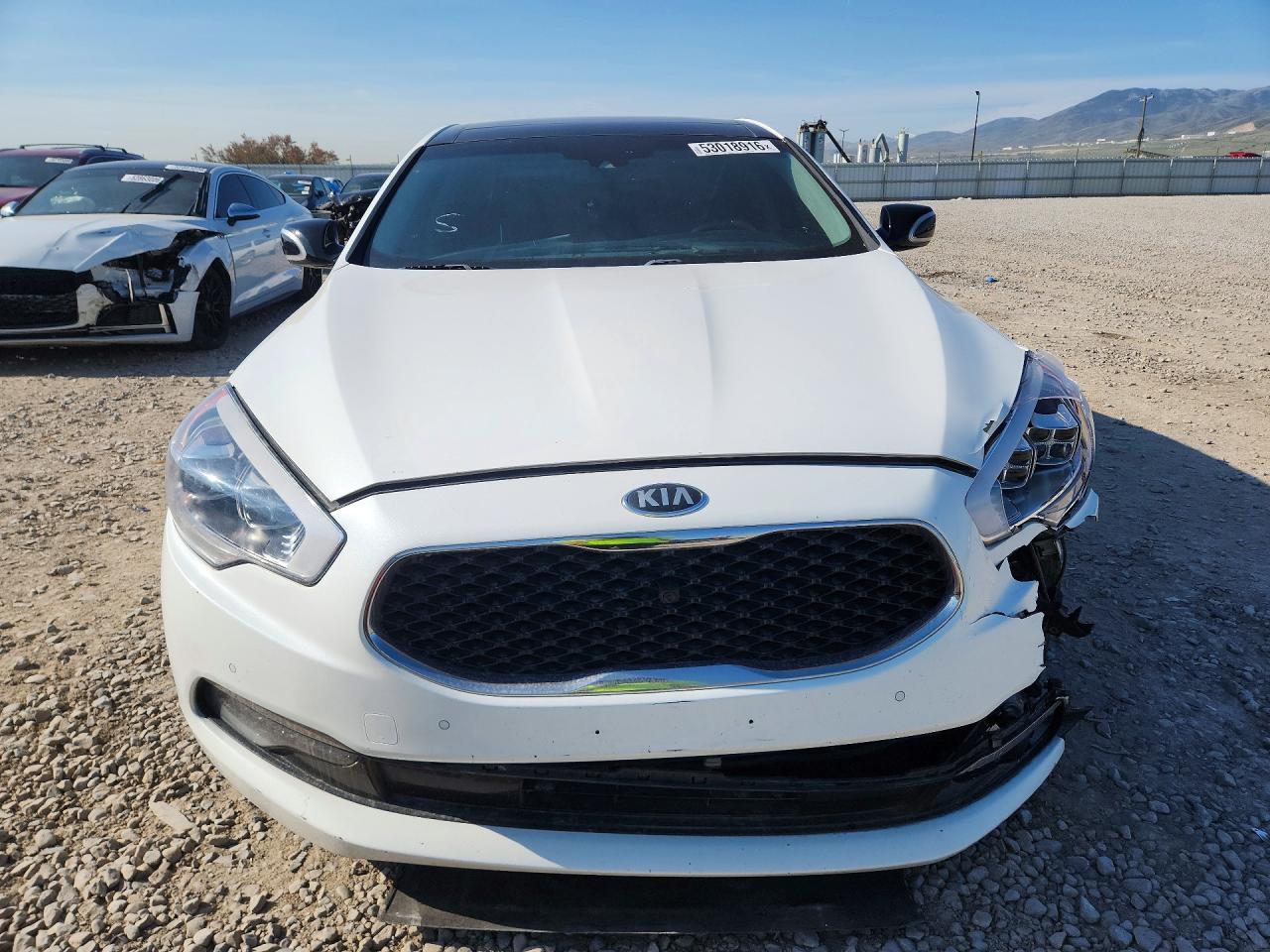 2015 Kia K900 Luxury White vin: KNALW4D45F6019890