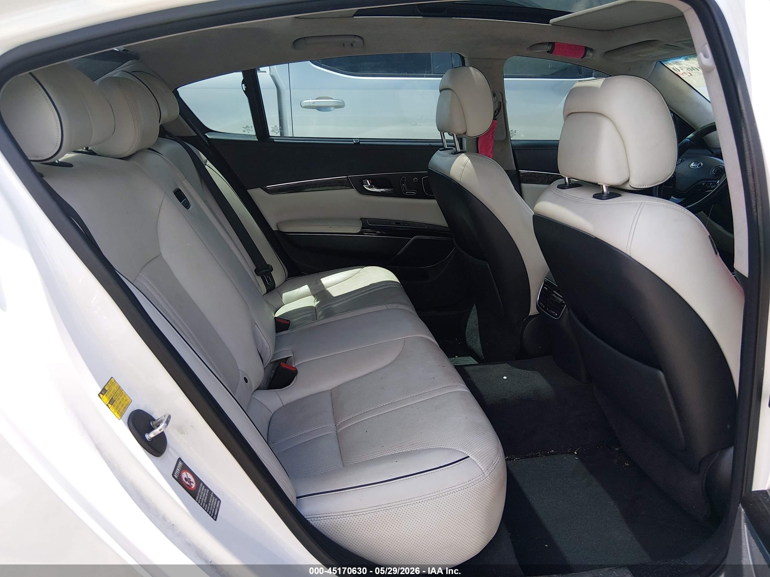 2015 Kia K900 Luxury White vin: KNALW4D48F6017910