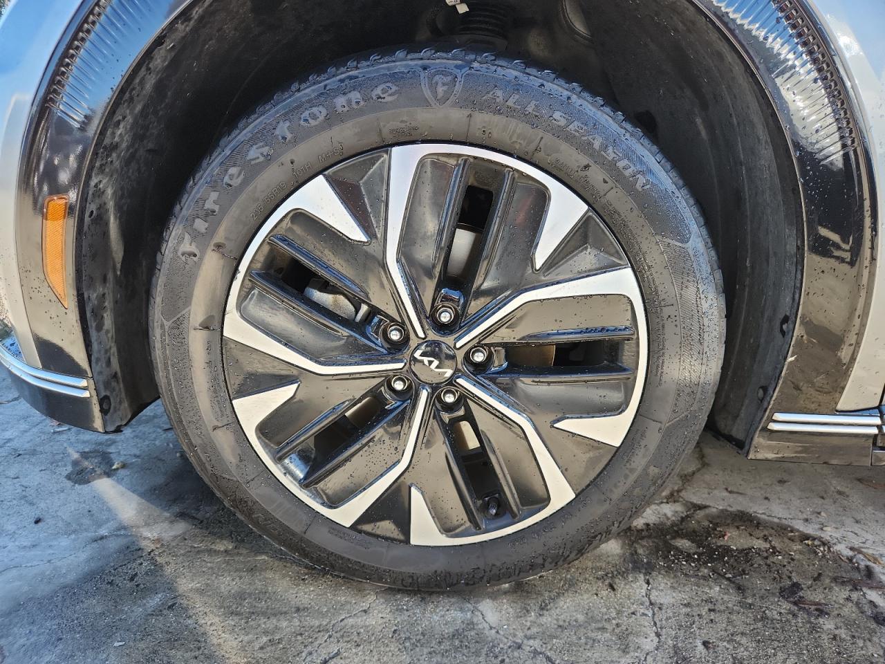 2024 Kia Ev6 Wind Silver vin: KNDC34LA3R5617747 Damage: Left Front Wheel, Curb Rash, 2 To 3 Inches