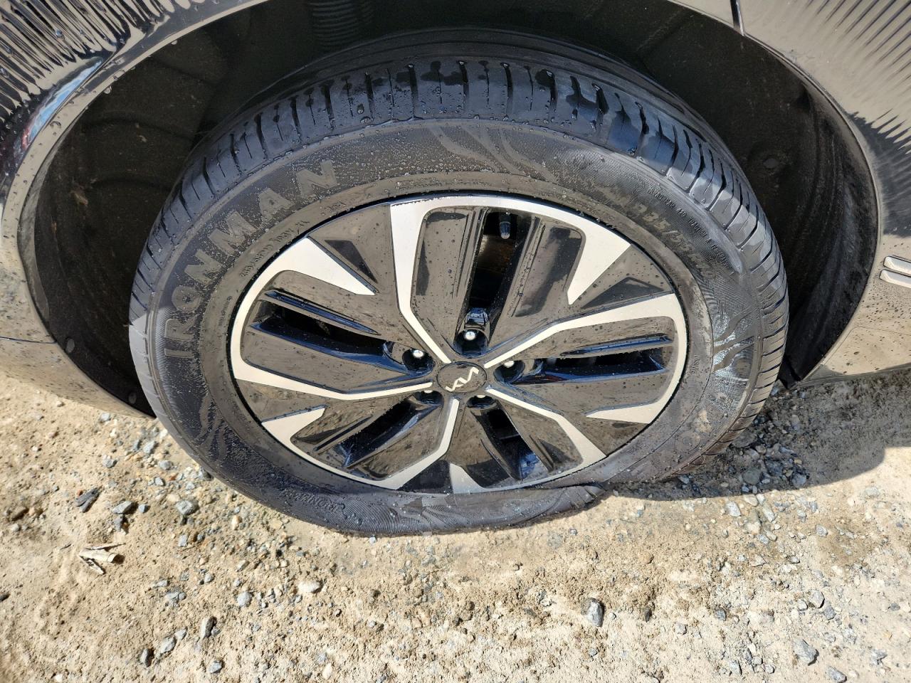 2024 Kia Ev6 Wind Blue vin: KNDC34LA9R5205428 Damage: Right Rear Tire, Worn, Replacement Required