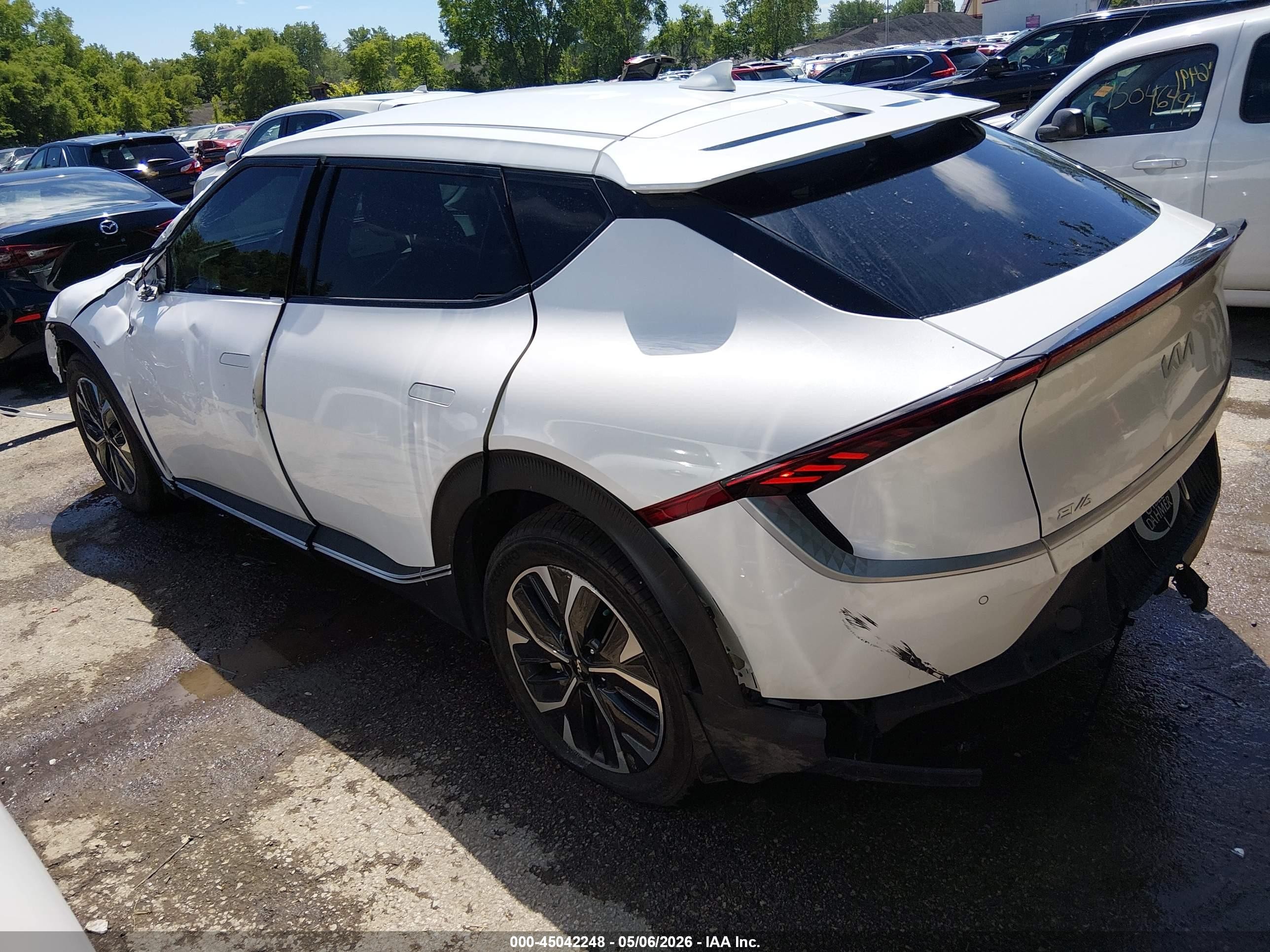 2024 Kia Ev6 Light Long Range White vin: KNDC3DLC5R5175216