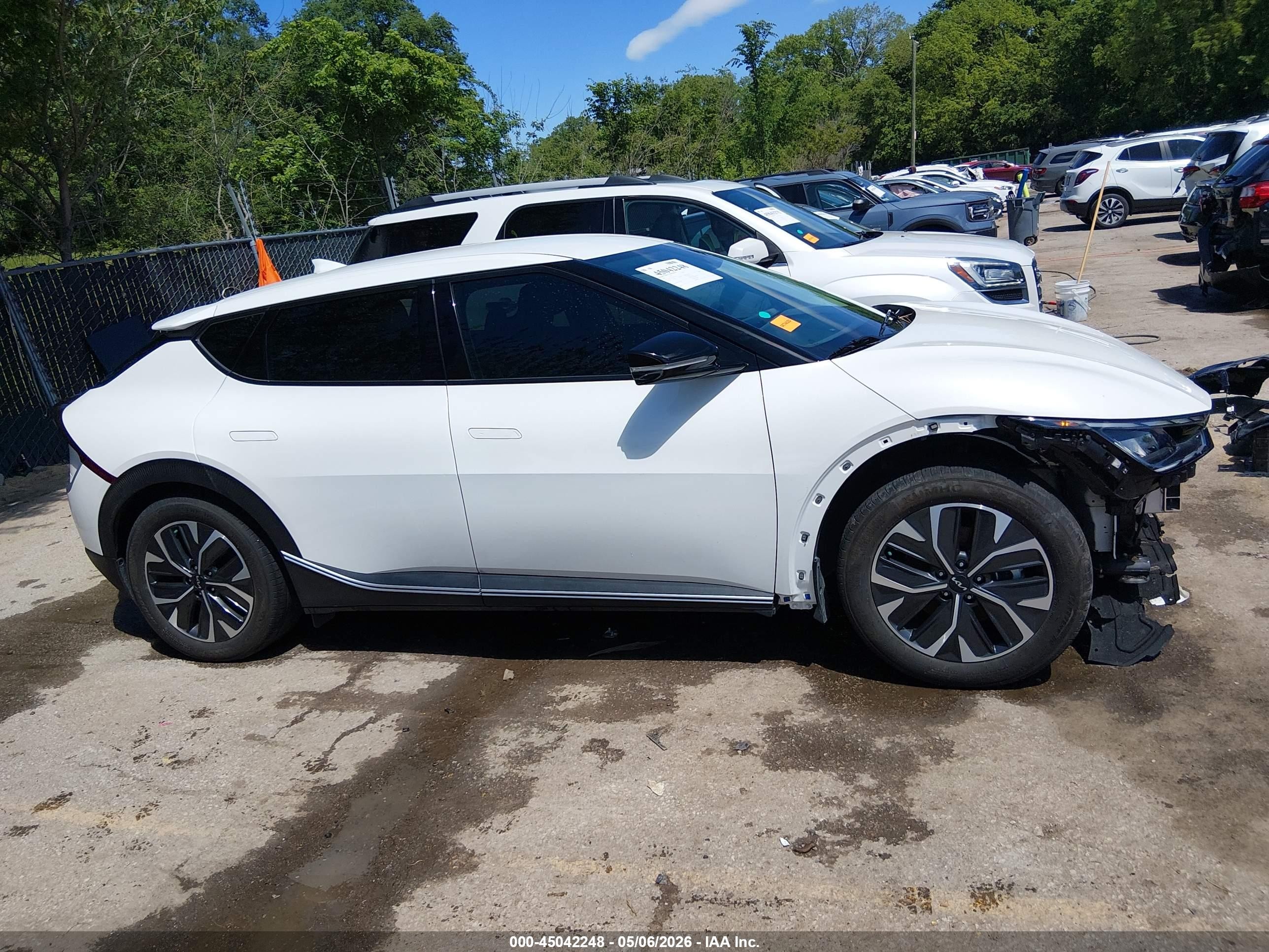 2024 Kia Ev6 Light Long Range White vin: KNDC3DLC5R5175216