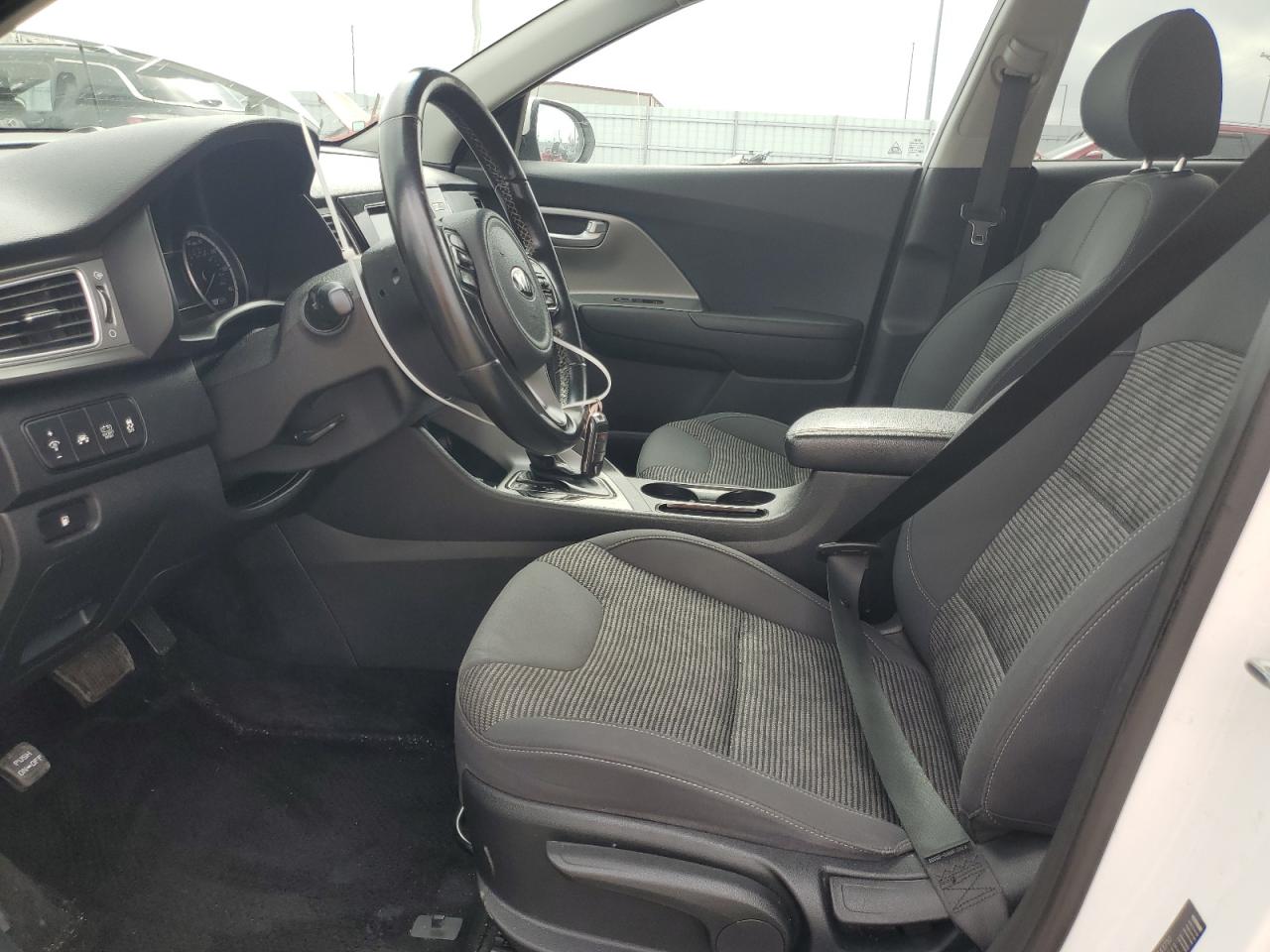 2018 Kia Niro Fe White vin: KNDCB3LC5J5143710
