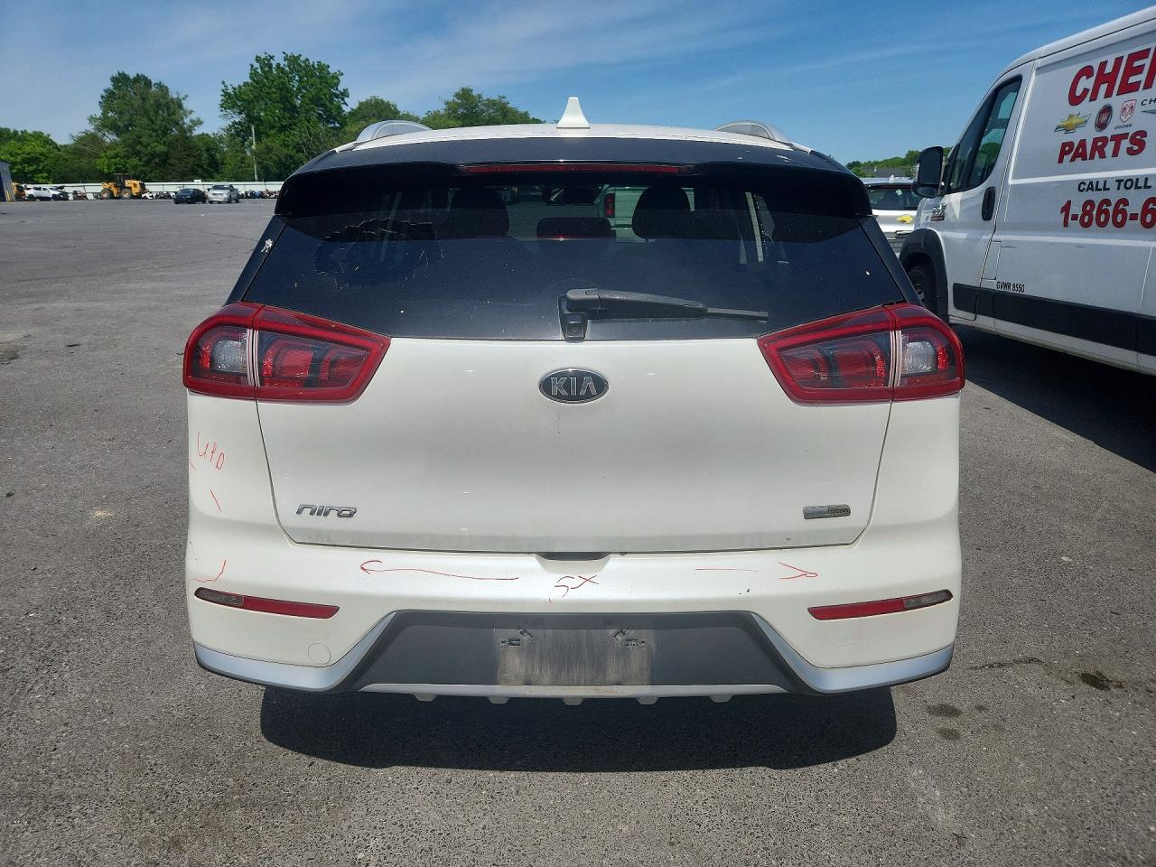 2018 Kia Niro Lx White vin: KNDCB3LC6J5150391