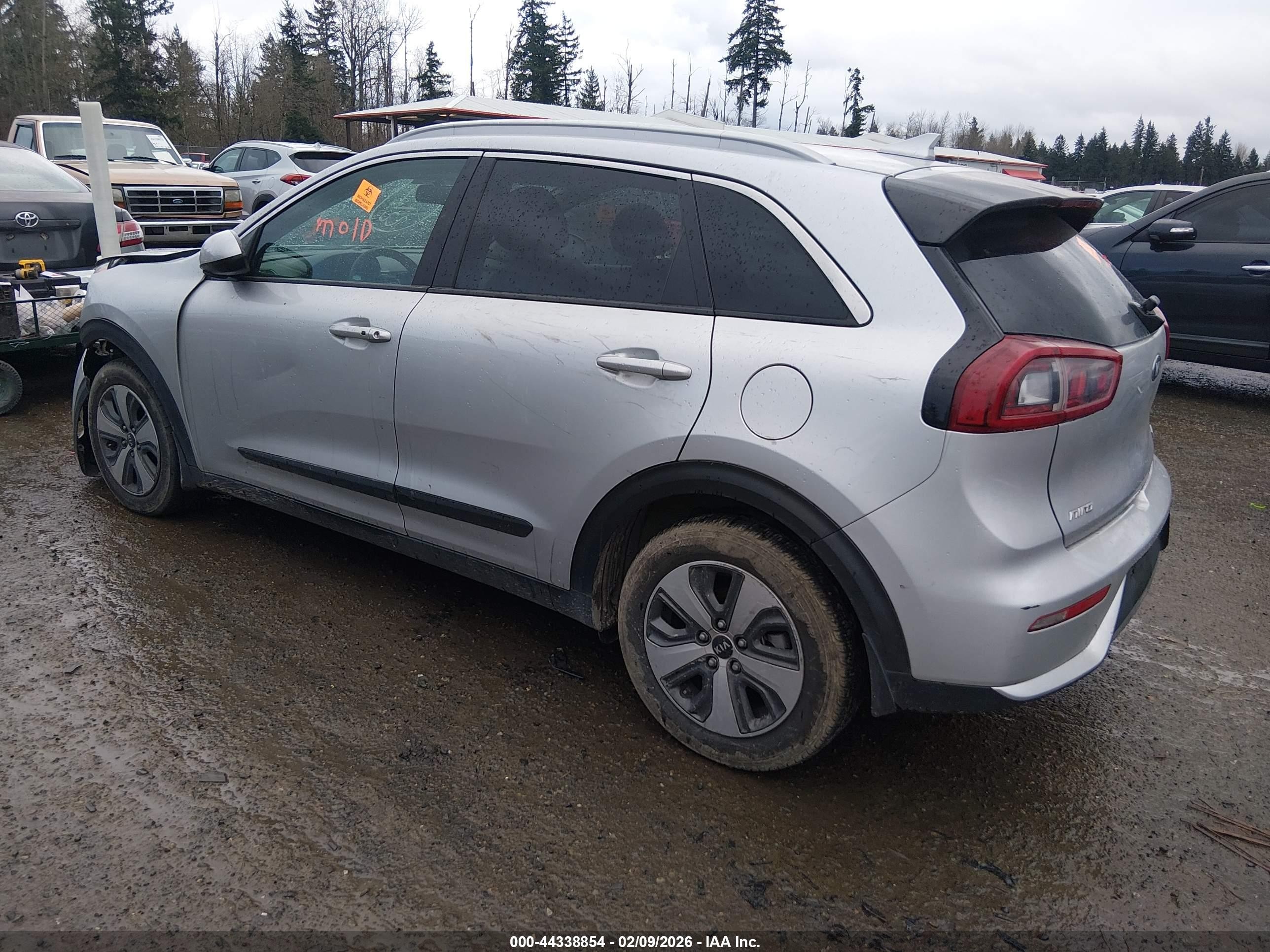 2018 Kia Niro Lx Silver vin: KNDCB3LC8J5158461