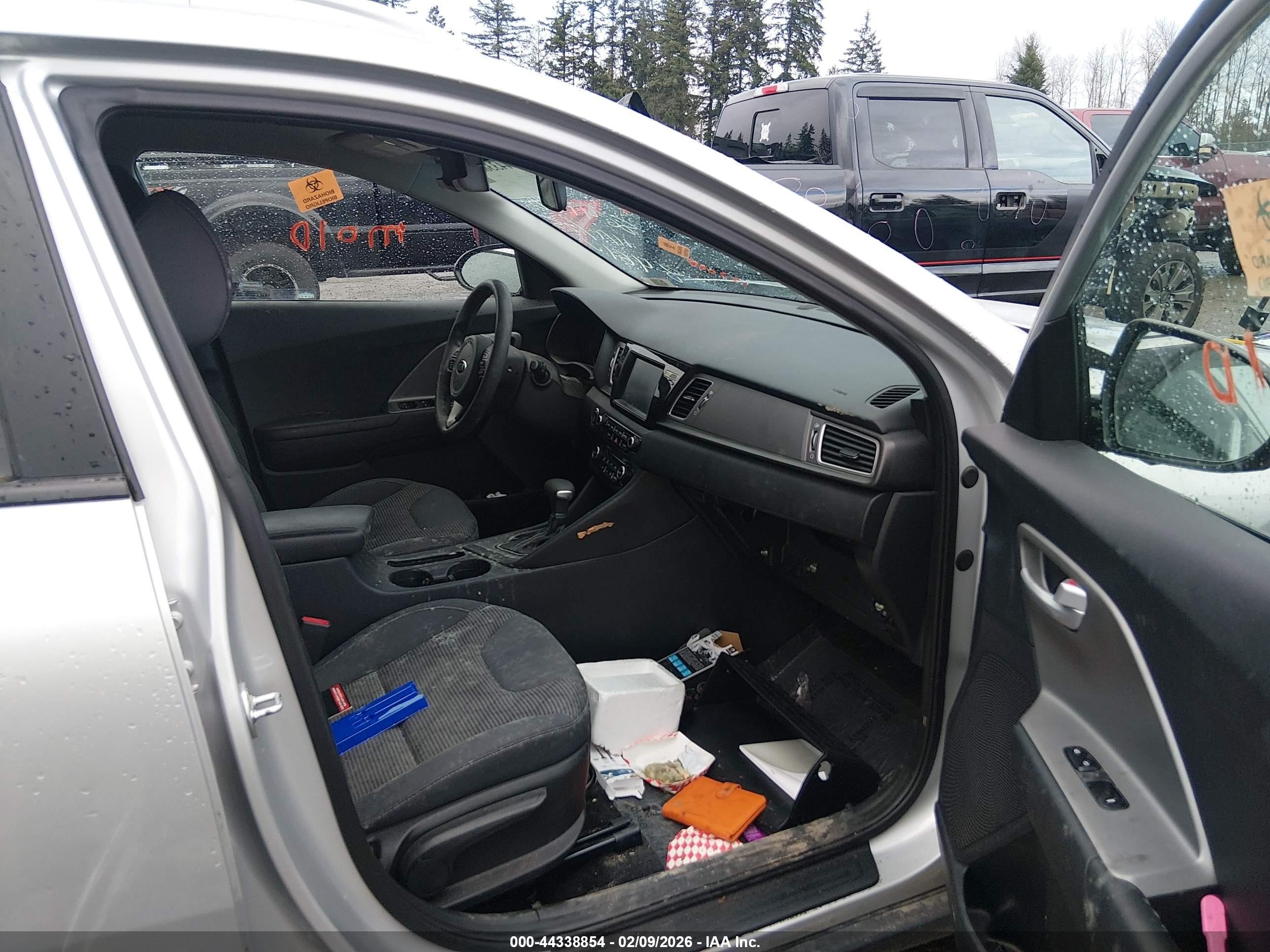 2018 Kia Niro Lx Silver vin: KNDCB3LC8J5158461