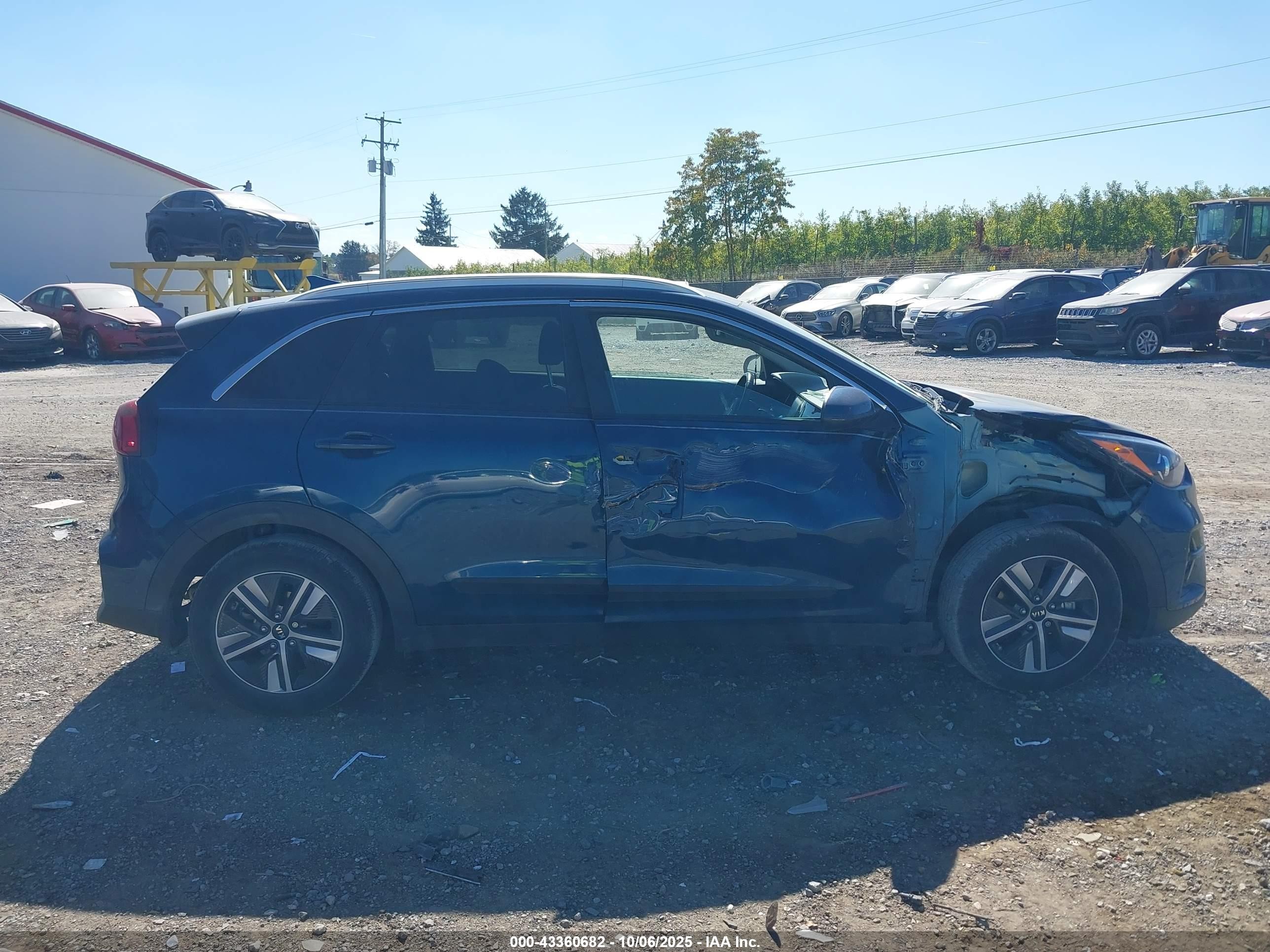 2020 Kia Niro Lxs Blue vin: KNDCB3LC8L5375933