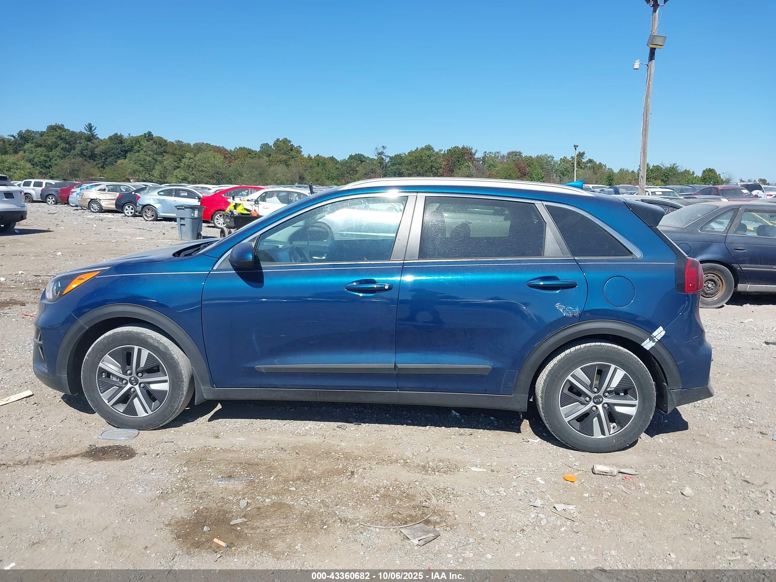2020 Kia Niro Lxs Blue vin: KNDCB3LC8L5375933