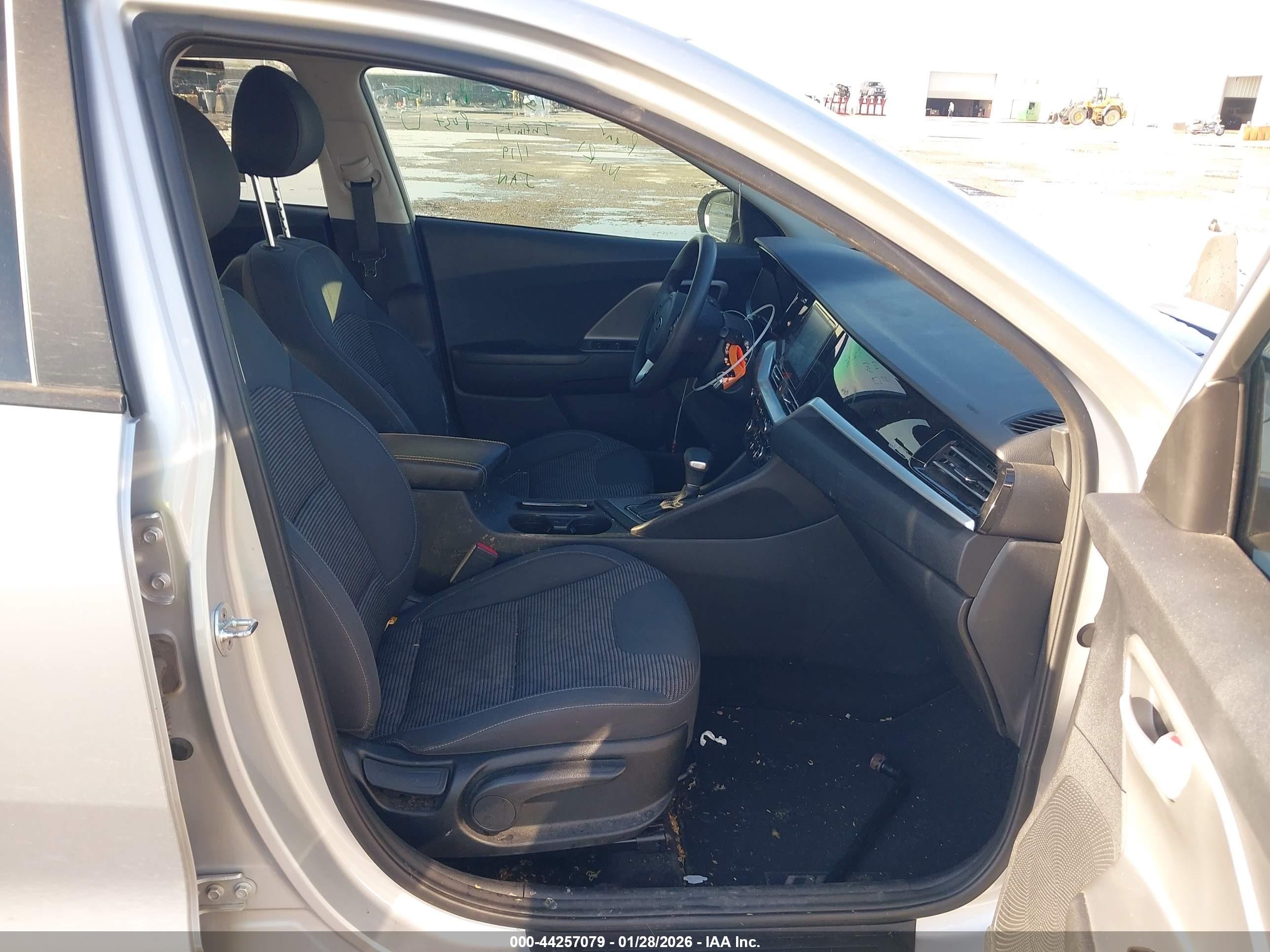 2021 Kia Niro Lx Silver vin: KNDCB3LC8M5463981
