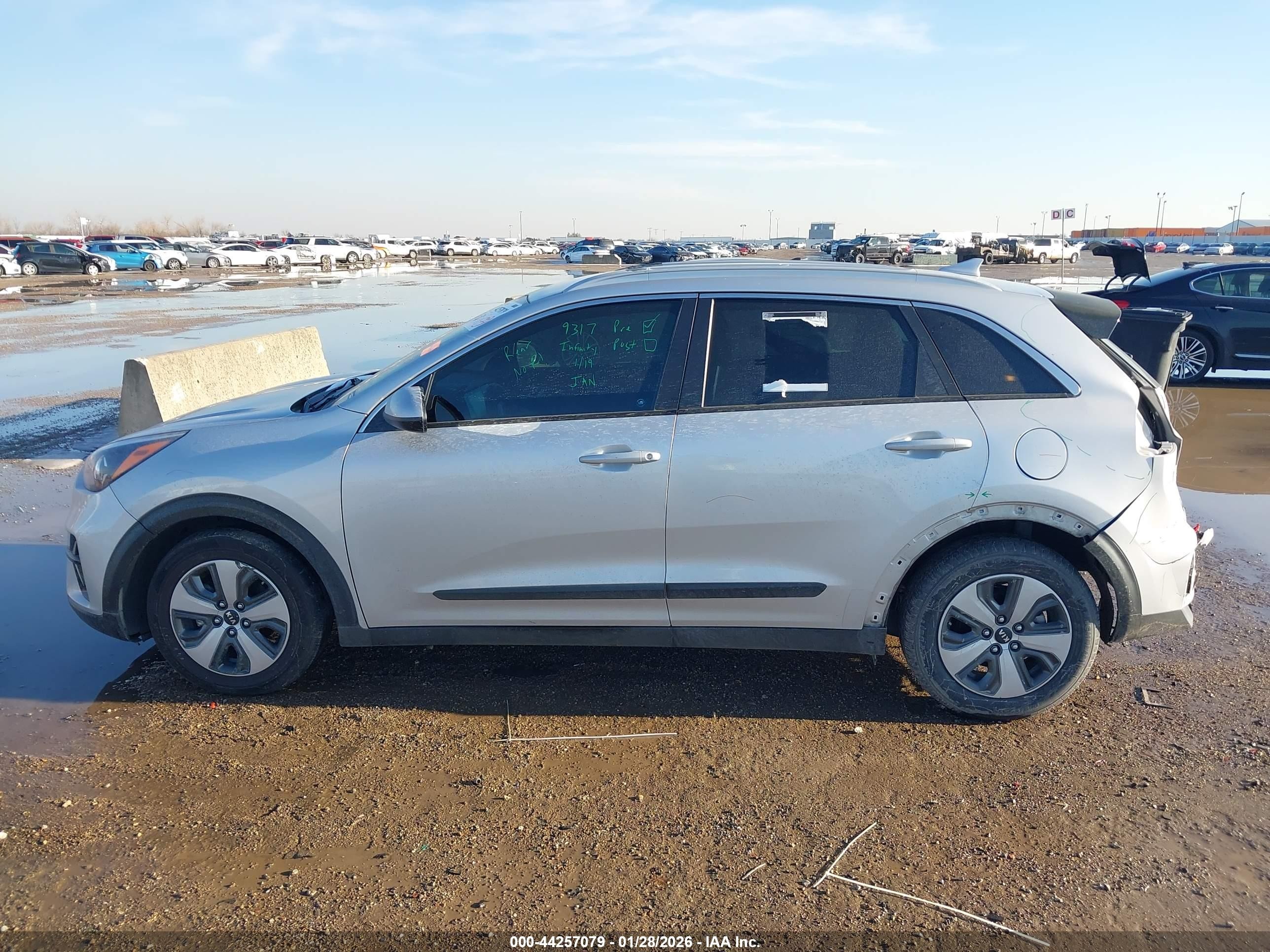 2021 Kia Niro Lx Silver vin: KNDCB3LC8M5463981