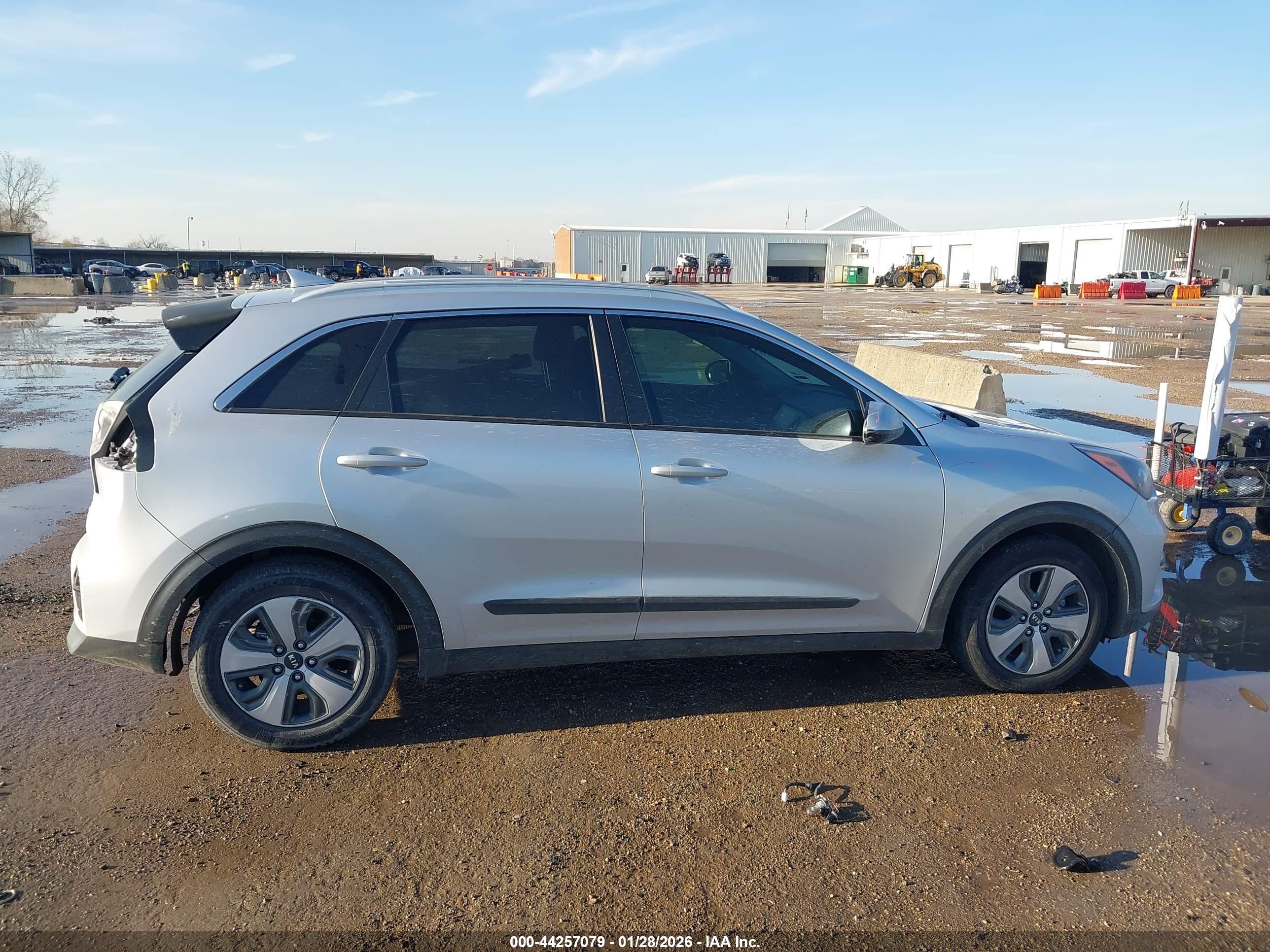 2021 Kia Niro Lx Silver vin: KNDCB3LC8M5463981