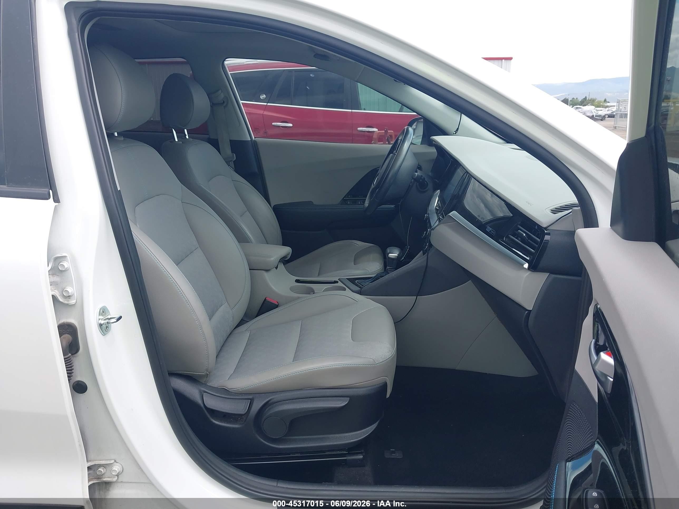 2022 Kia Niro Lxs Se White vin: KNDCB3LC8N5512632