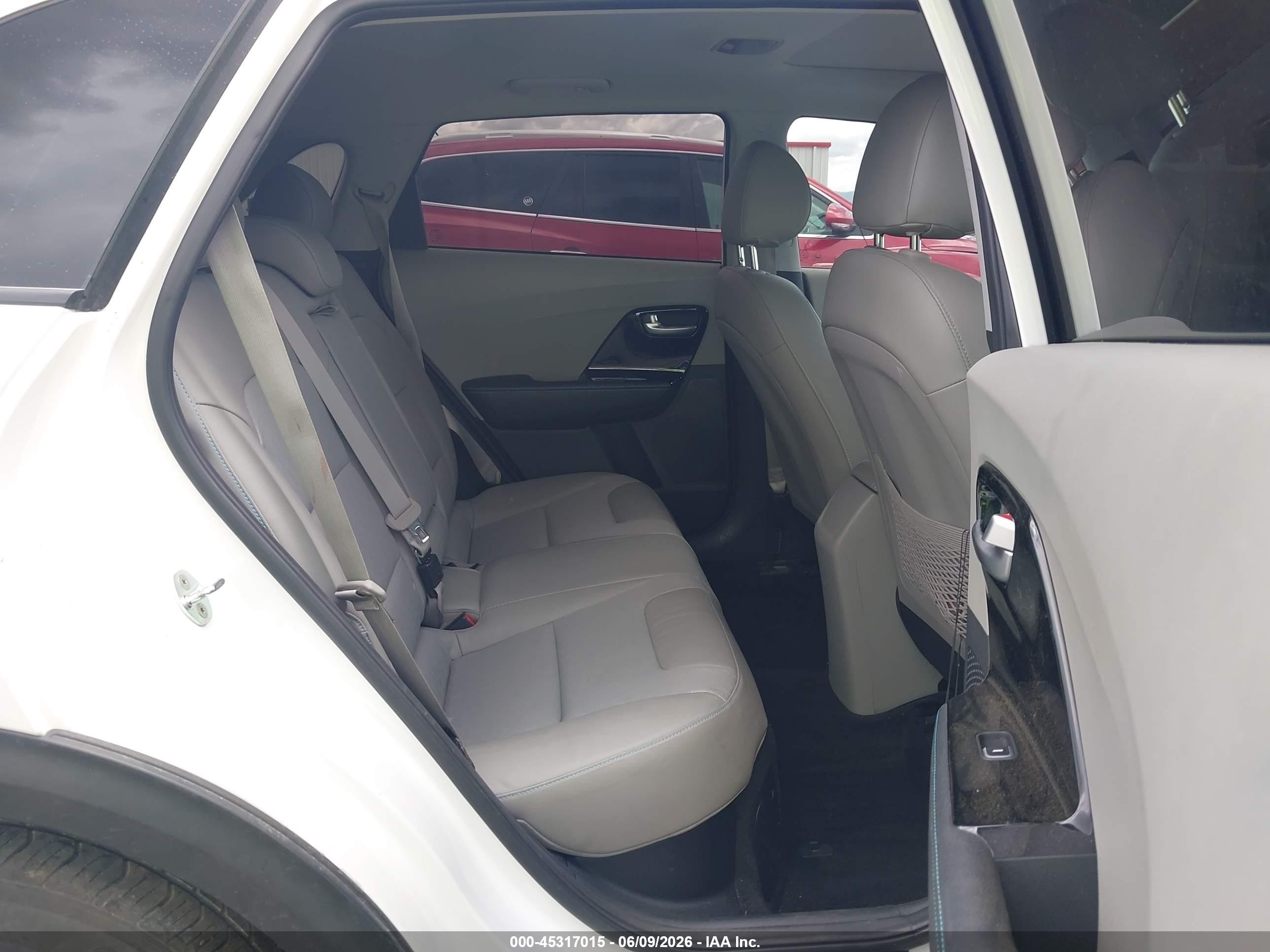 2022 Kia Niro Lxs Se White vin: KNDCB3LC8N5512632