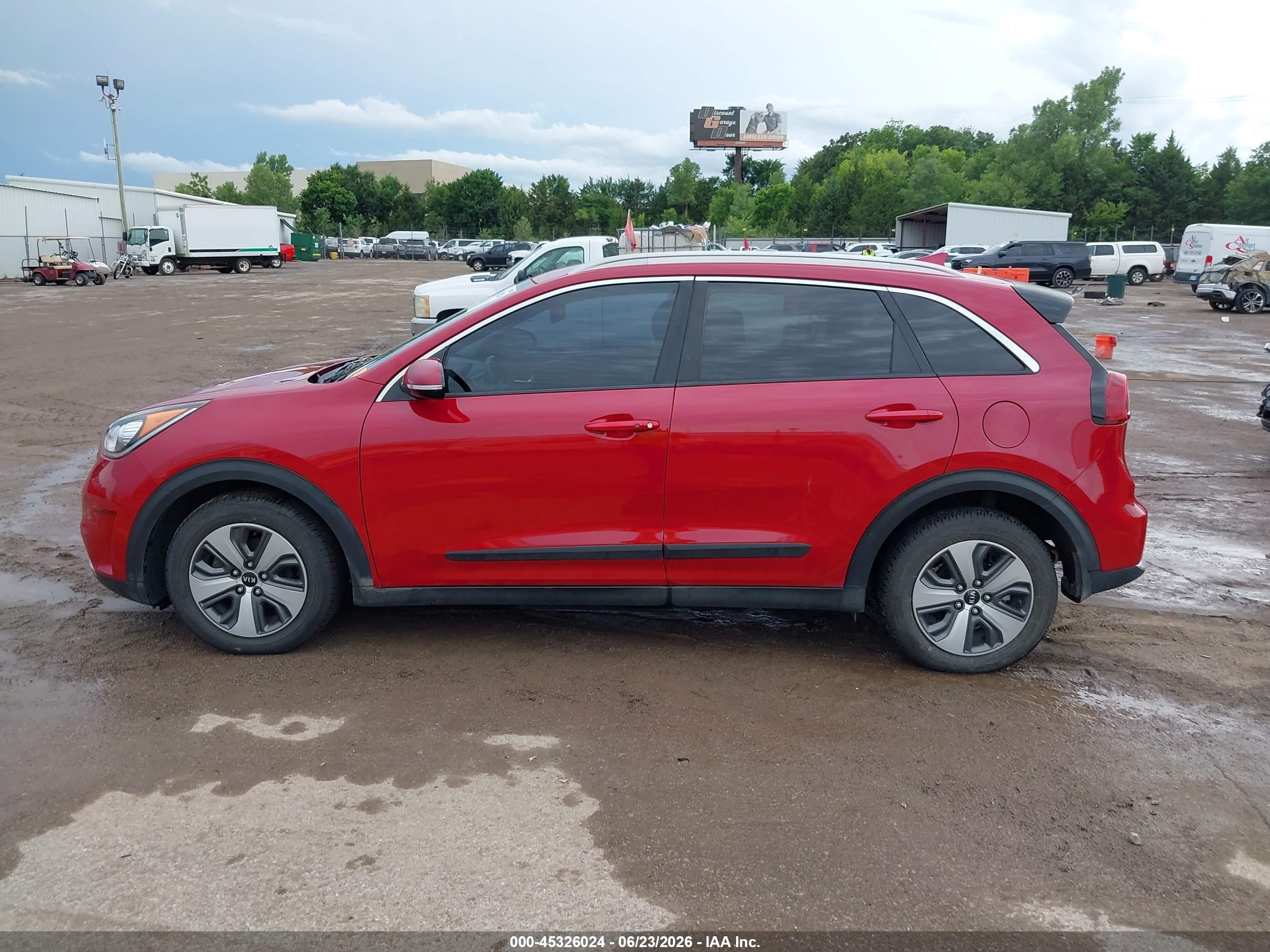 2018 Kia Niro Ex Red vin: KNDCC3LC8J5153905