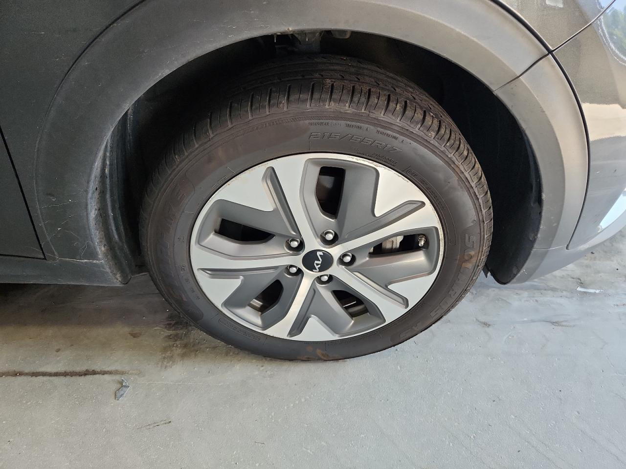 2022 Kia Niro Ev S Black vin: KNDCC3LG9N5160595 Damage: Right Front Wheel, Curb Rash, 4 To 5 Inches