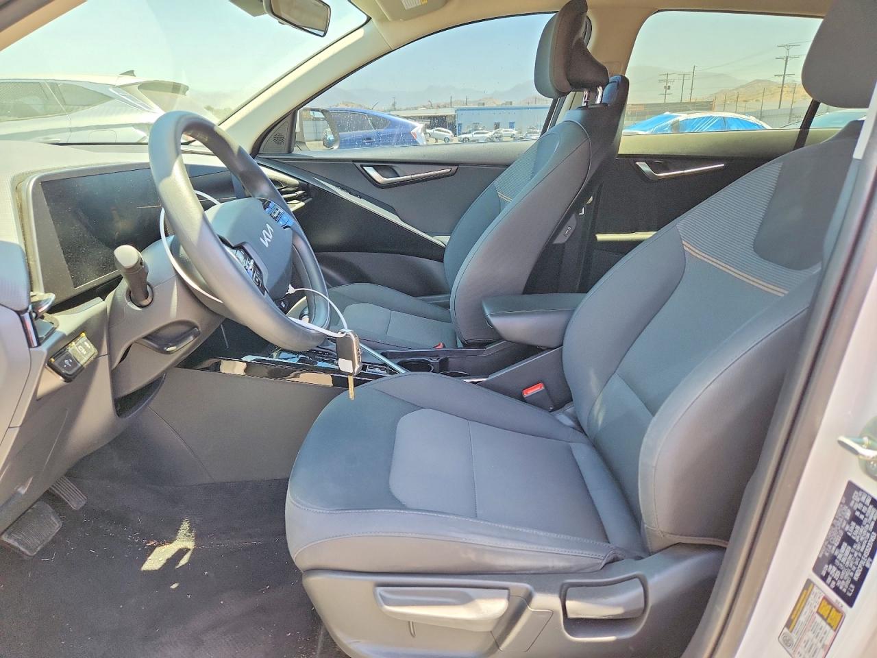 2025 Kia Niro Lx White vin: KNDCP3LE4S5237453