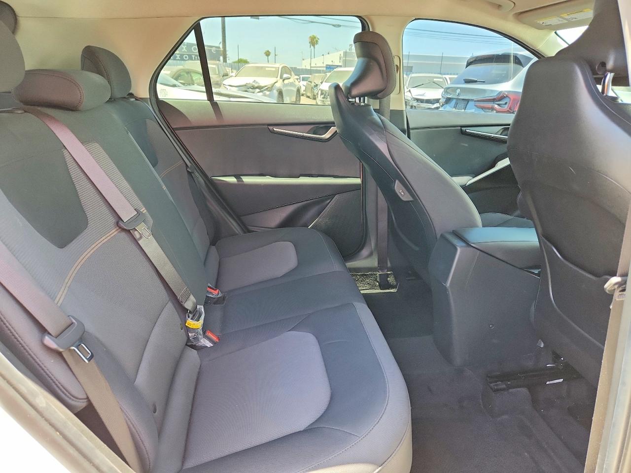 2025 Kia Niro Lx White vin: KNDCP3LE4S5237453