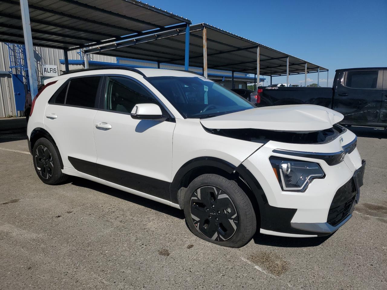 2024 Kia Niro Wind White vin: KNDCR3L14R5111613 Damage: Right Front Fender, Misaligned, Repair Required