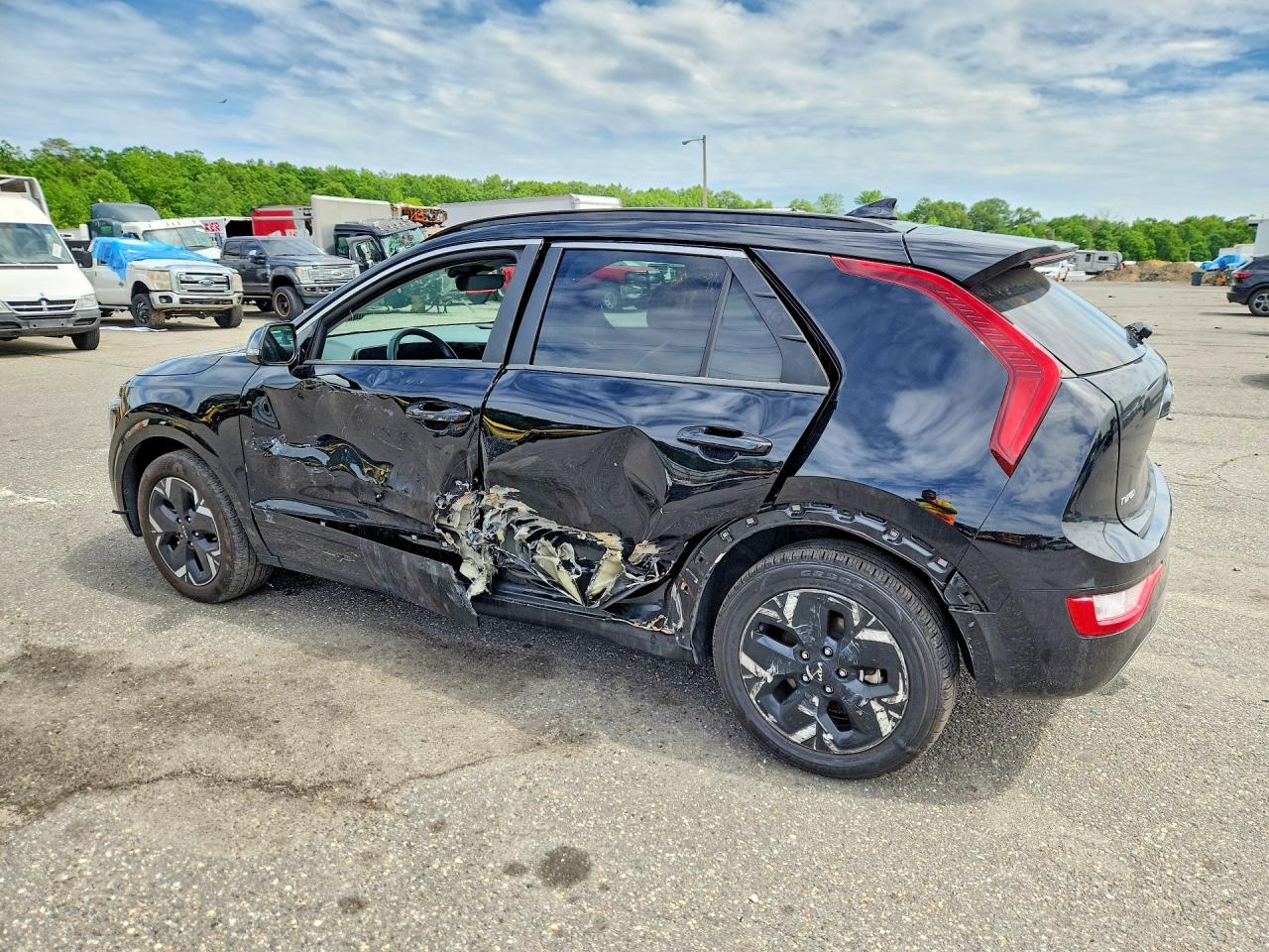 2024 Kia Niro Wind Black vin: KNDCR3L14R5111935