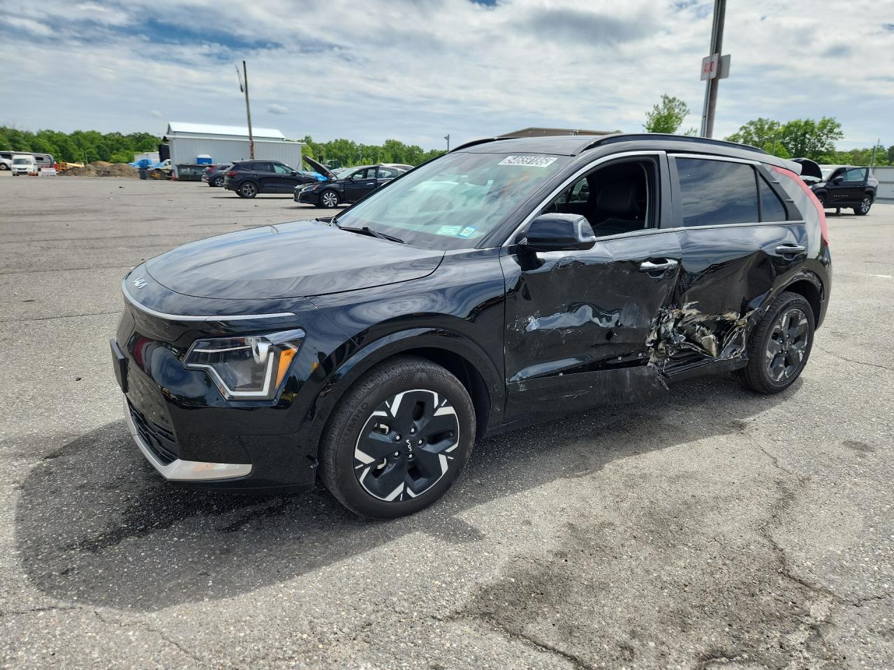 2024 Kia Niro Wind Black vin: KNDCR3L14R5111935 Damage: Left Front Fender, Dent(S) W/ Paint Dmg, 4 To 5 Inches