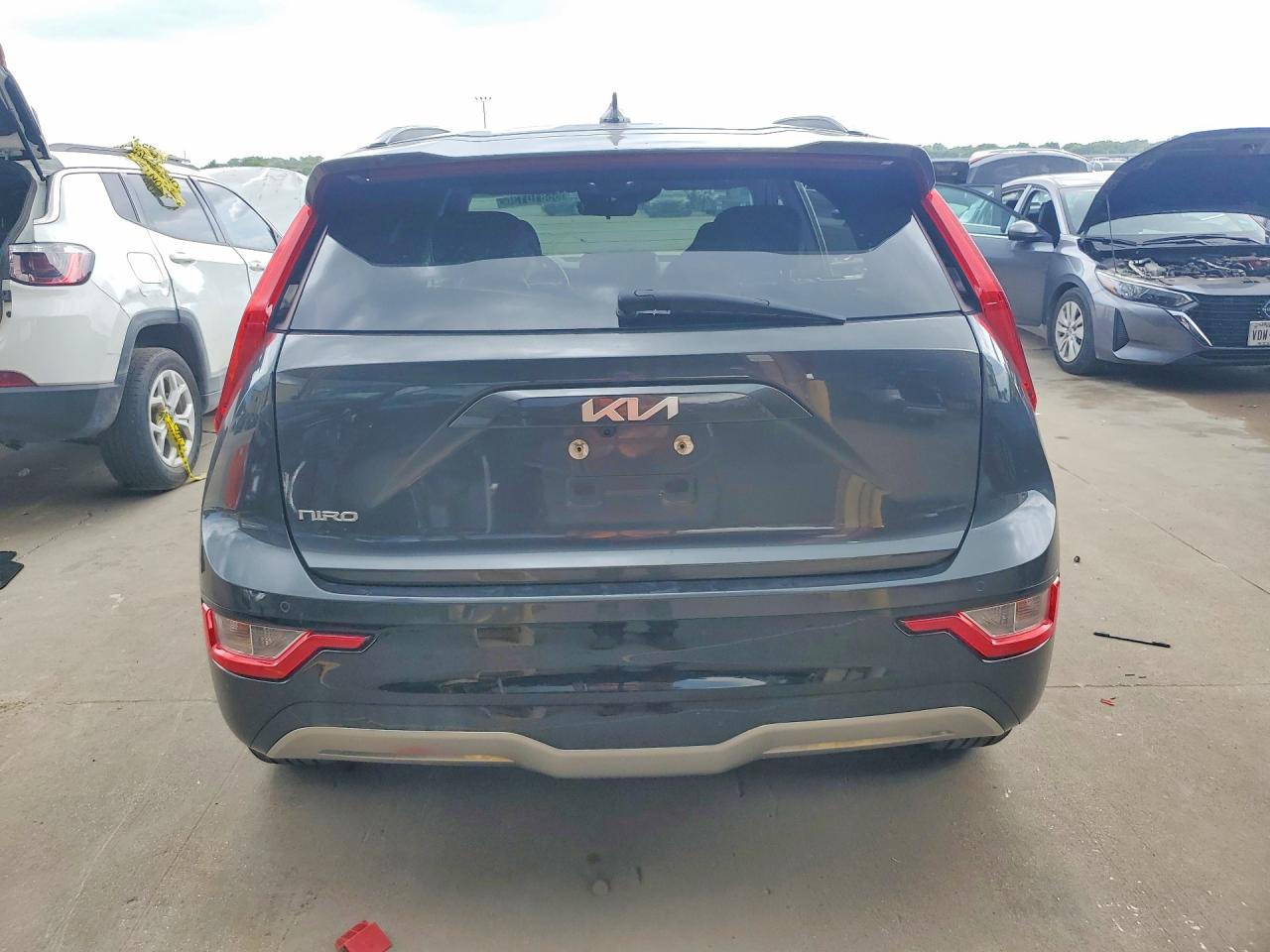 2024 Kia Niro Wind Gray vin: KNDCR3L17R5108317
