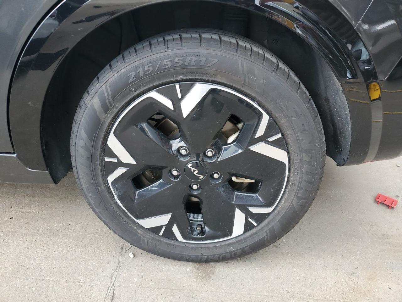 2024 Kia Niro Wind Gray vin: KNDCR3L17R5108317 Damage: Left Rear Wheel, Chipped, 10 Or More