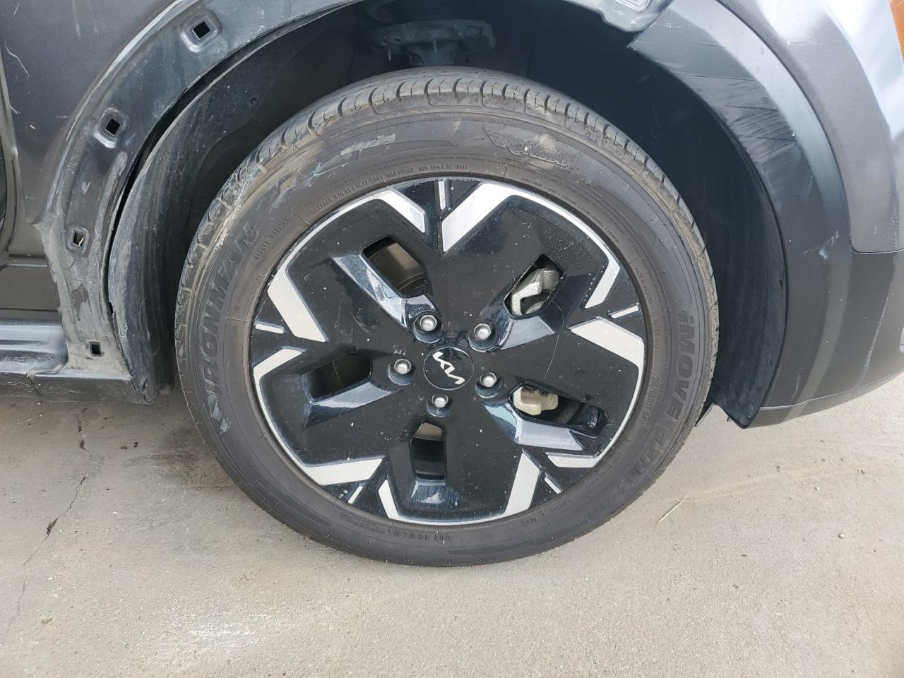 2024 Kia Niro Wind Gray vin: KNDCR3L17R5108317 Damage: Right Front Wheel, Chipped, 10 Or More
