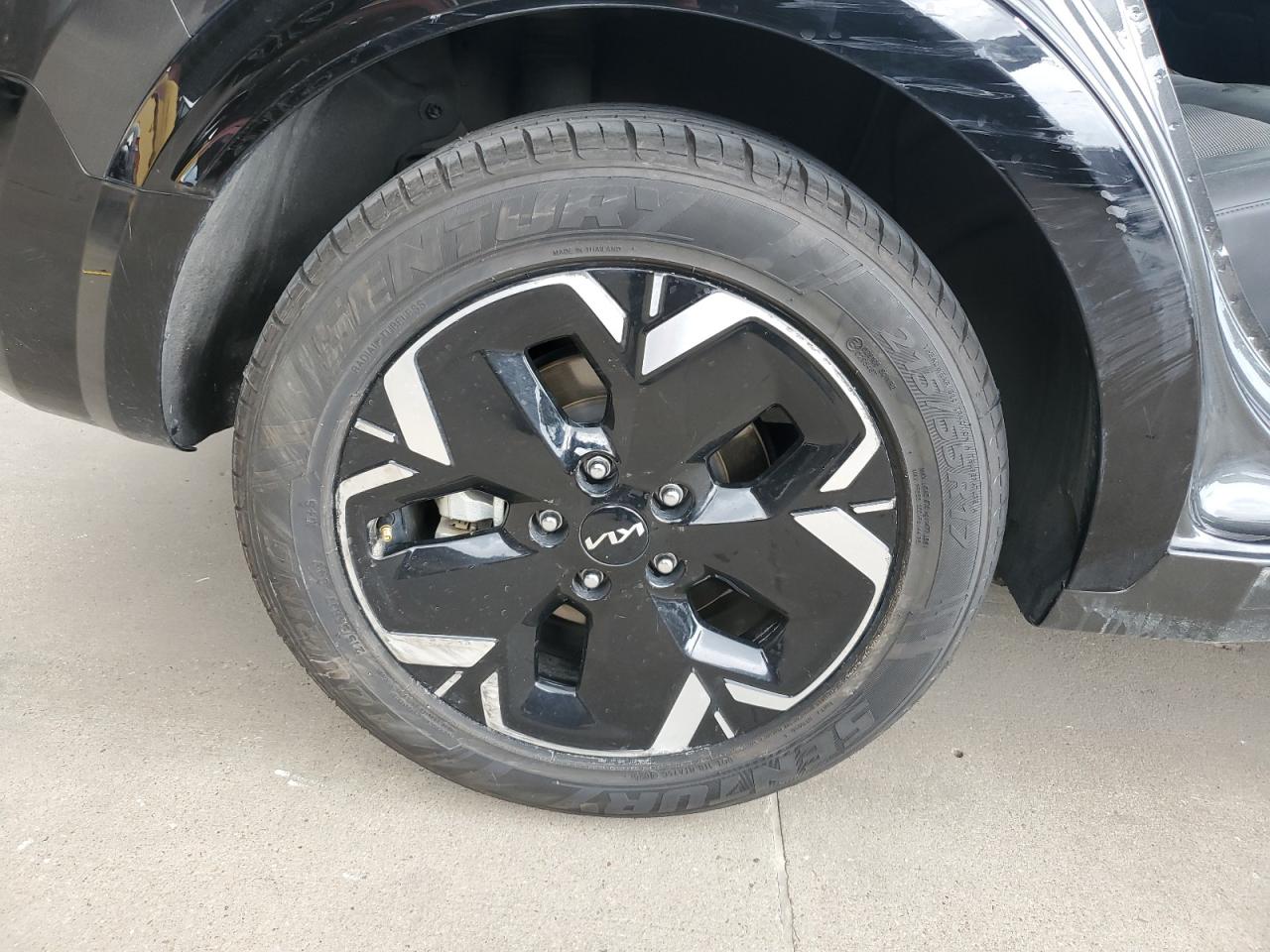 2024 Kia Niro Wind Gray vin: KNDCR3L17R5108317 Damage: Right Rear Wheel, Chipped, 10 Or More