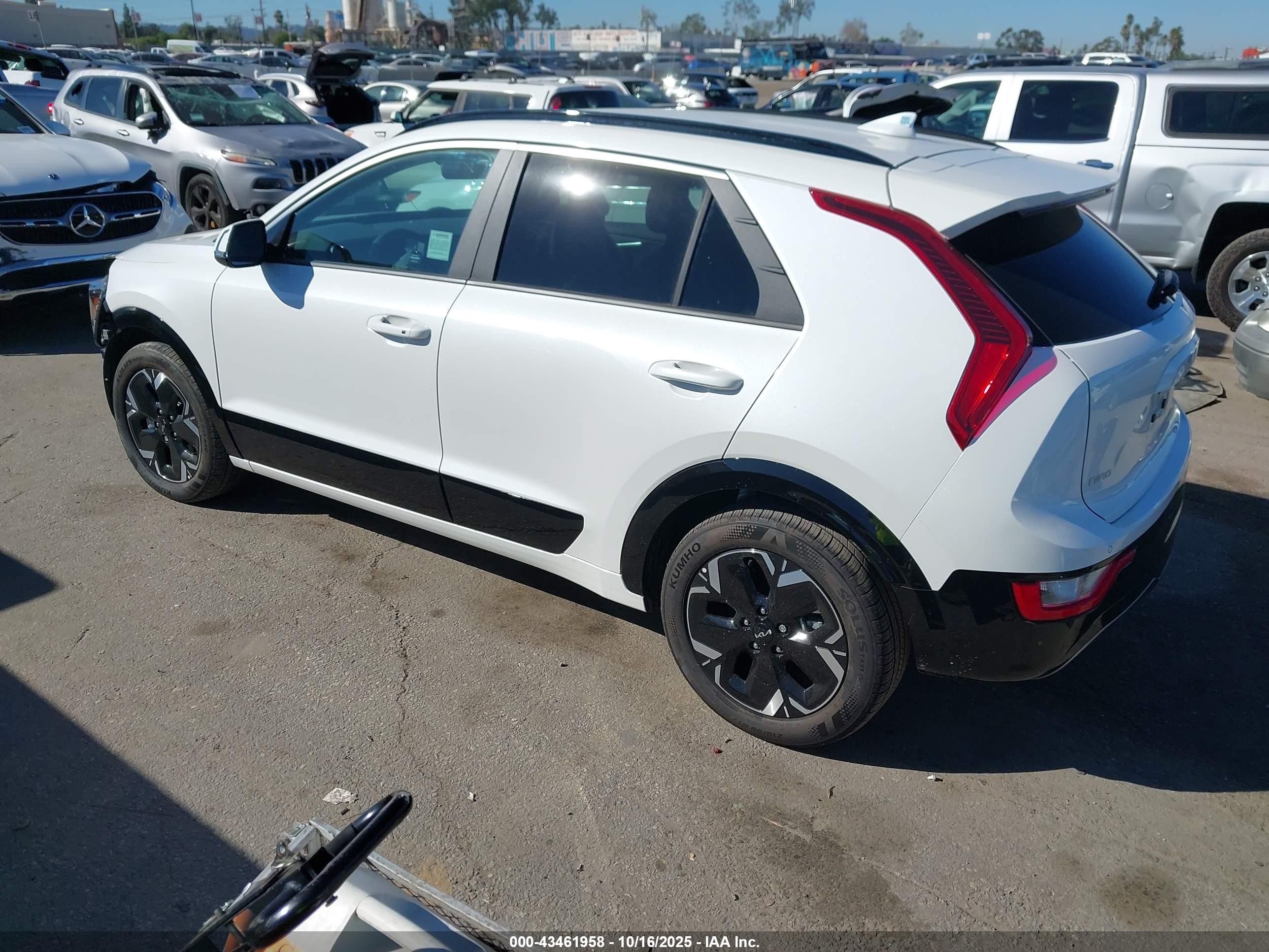 2025 Kia Niro Ev Wind White vin: KNDCR3L18S5140912