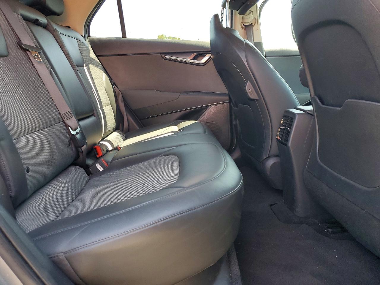 2023 Kia Niro Wind Silver vin: KNDCR3L19P5029633