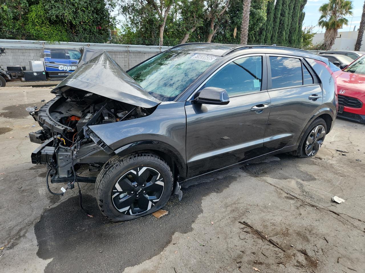 2024 Kia Niro Wind Серый vin: KNDCR3L19R5113664 Damage: Left Front Tire, Flat, Repair Required