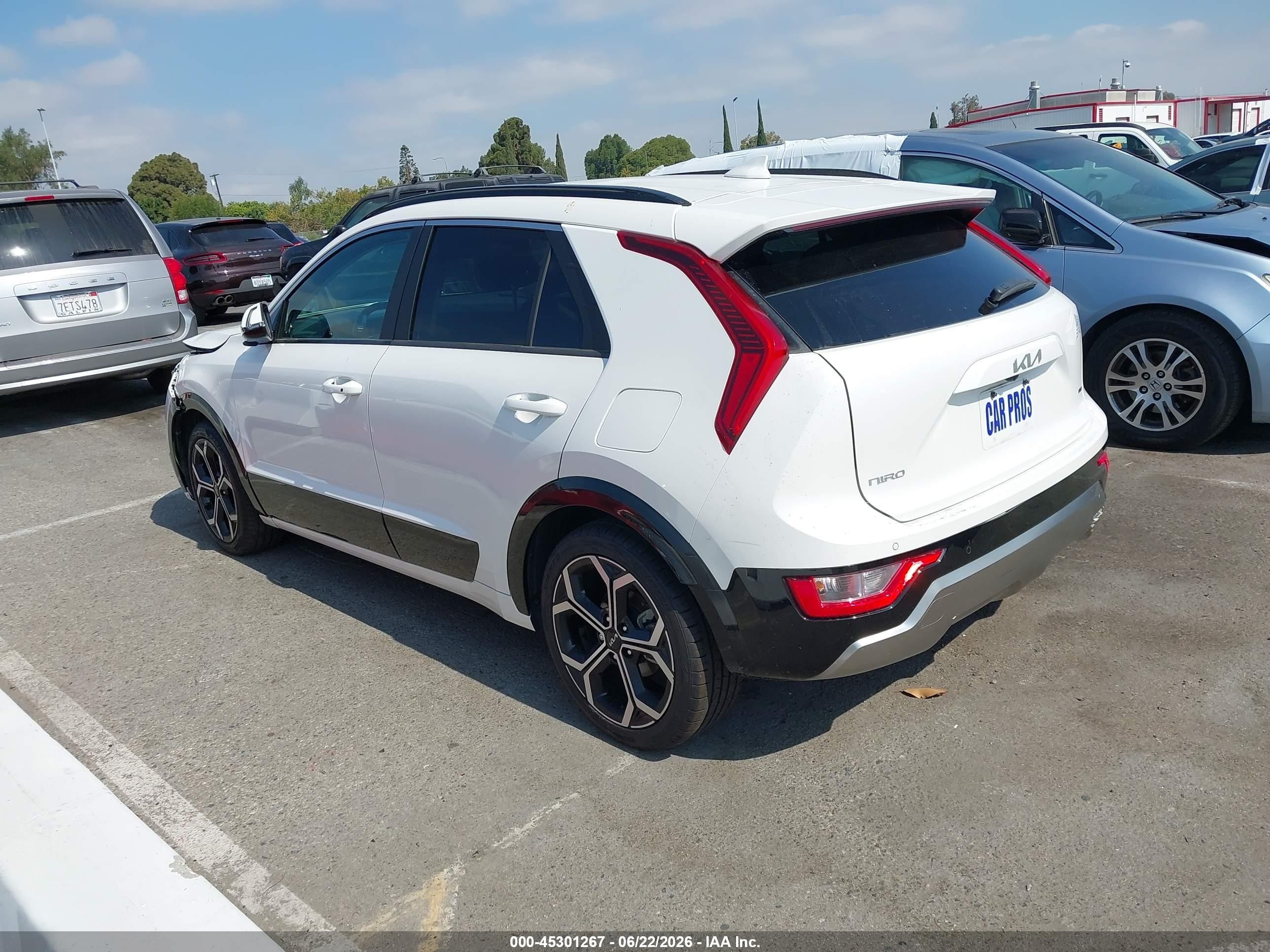 2024 Kia Niro Ex Touring White vin: KNDCR3LE0R5137953
