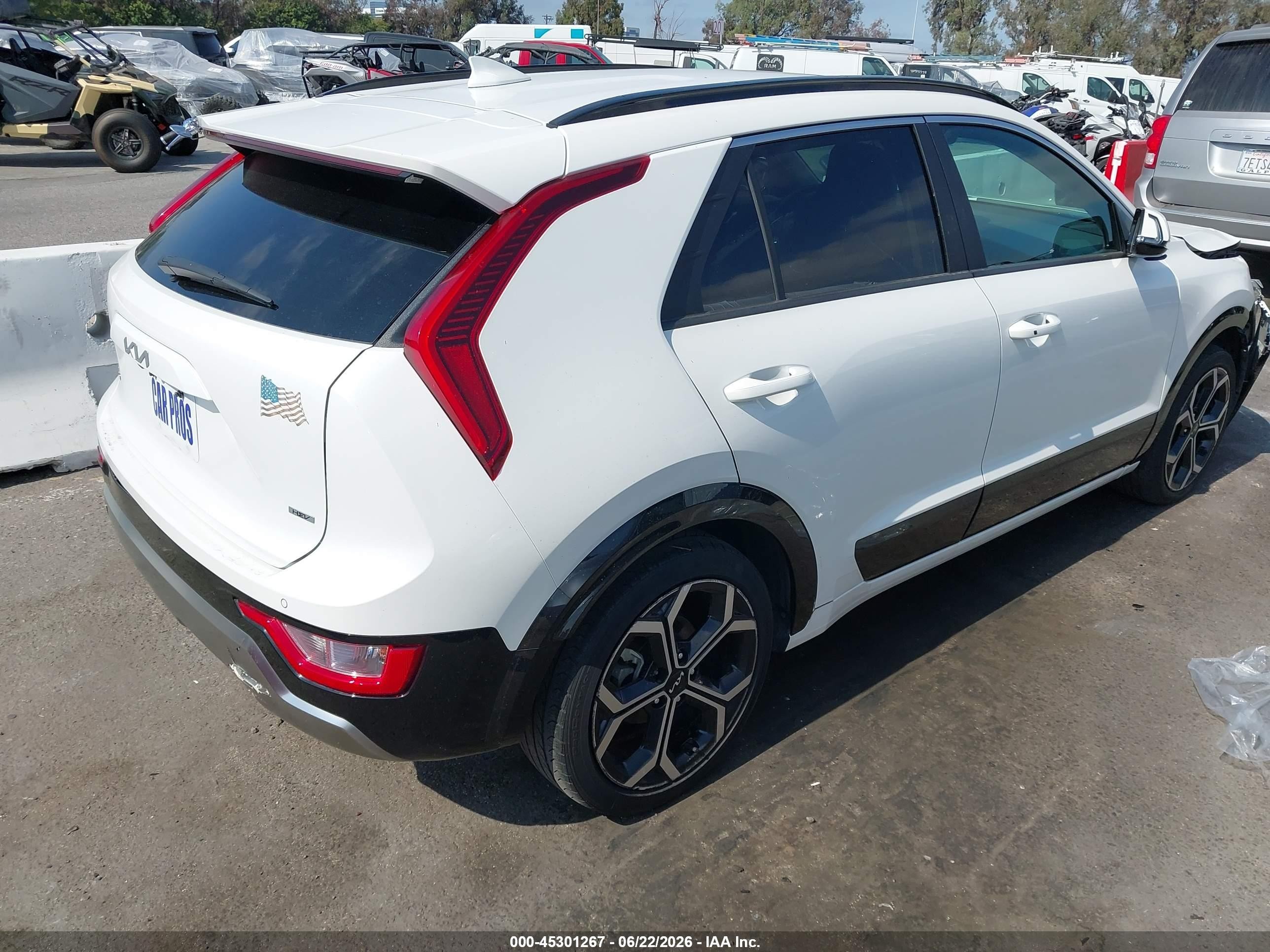 2024 Kia Niro Ex Touring White vin: KNDCR3LE0R5137953