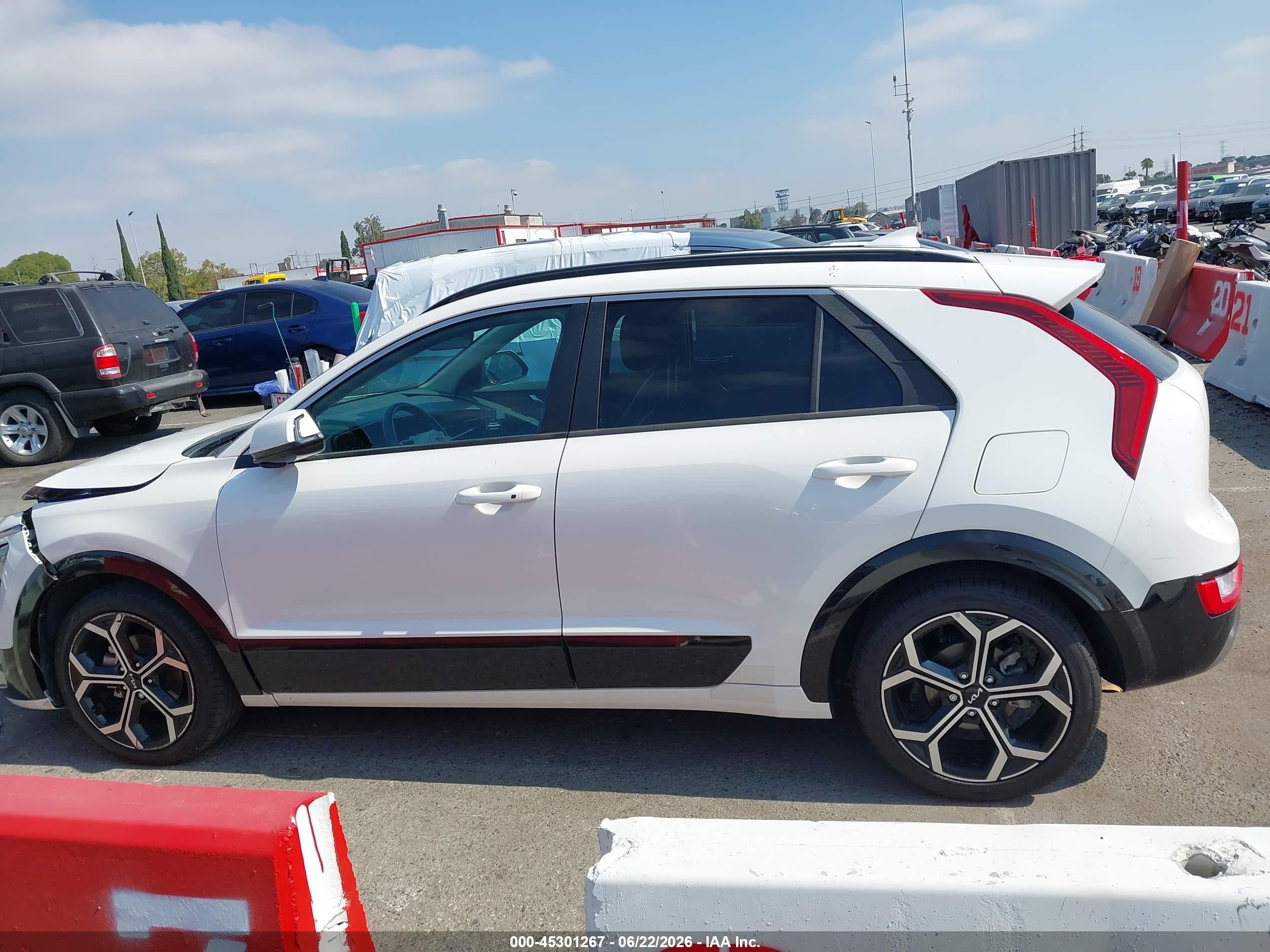 2024 Kia Niro Ex Touring White vin: KNDCR3LE0R5137953