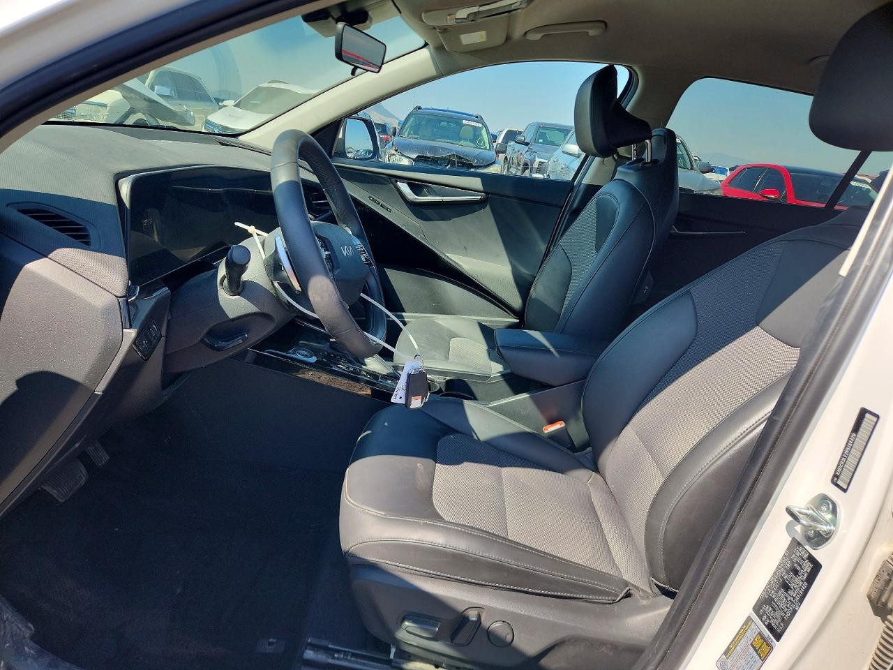 2024 Kia Niro Ex White vin: KNDCR3LE2R5184420