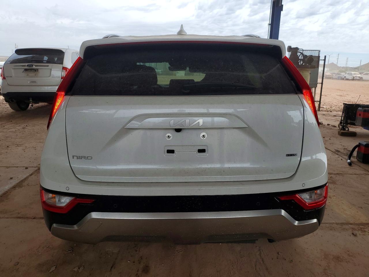 2025 Kia Niro Sx White vin: KNDCT3LE0S5263561