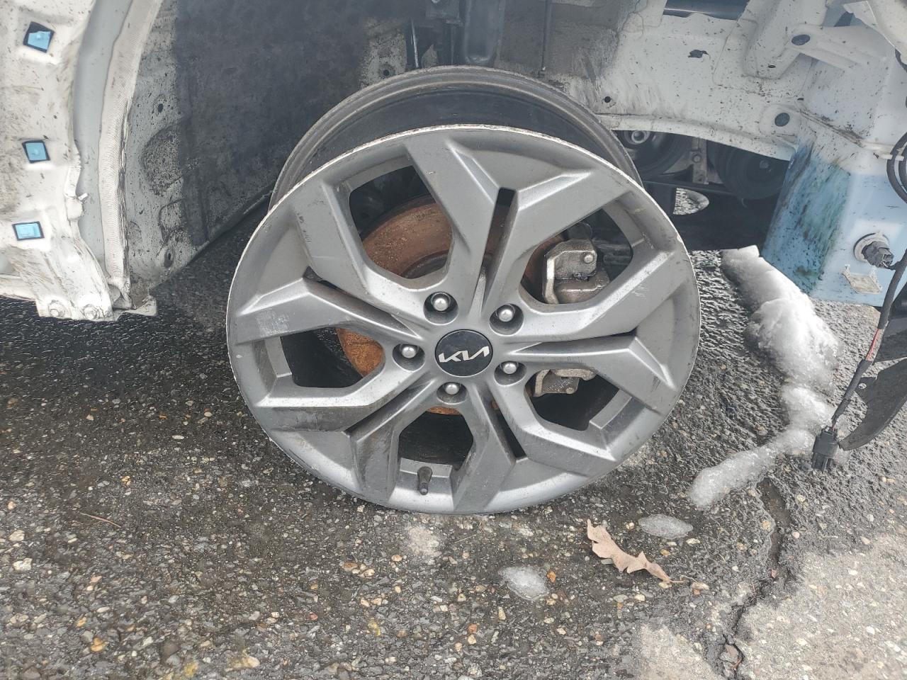 2026 Kia Seltos Lx White vin: KNDEP2AA3T7847594 Damage: Right Front Wheel, Broken, Replacement Required