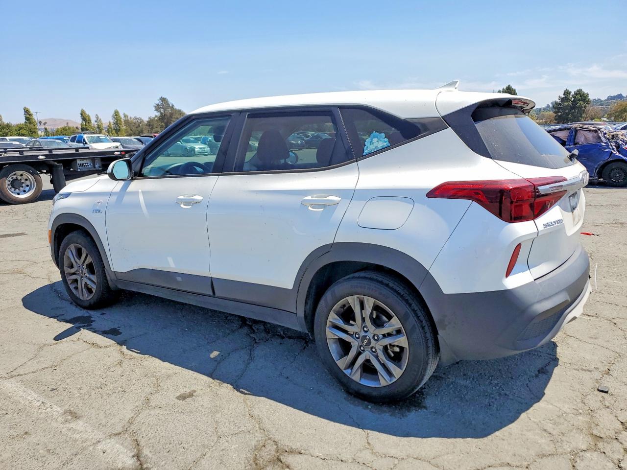 2023 Kia Seltos Lx White vin: KNDEPCAA0P7371932