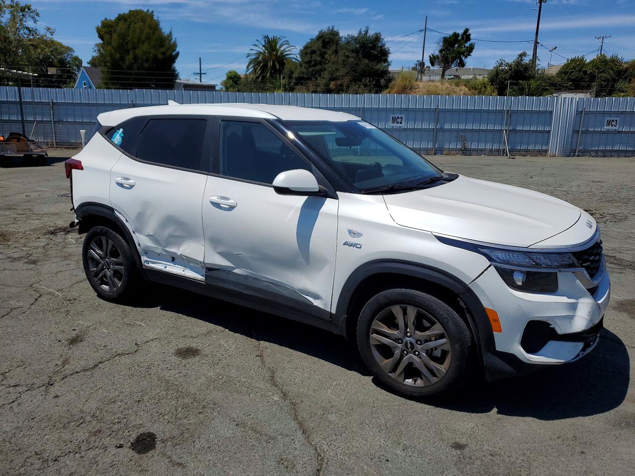 2023 Kia Seltos Lx White vin: KNDEPCAA0P7371932