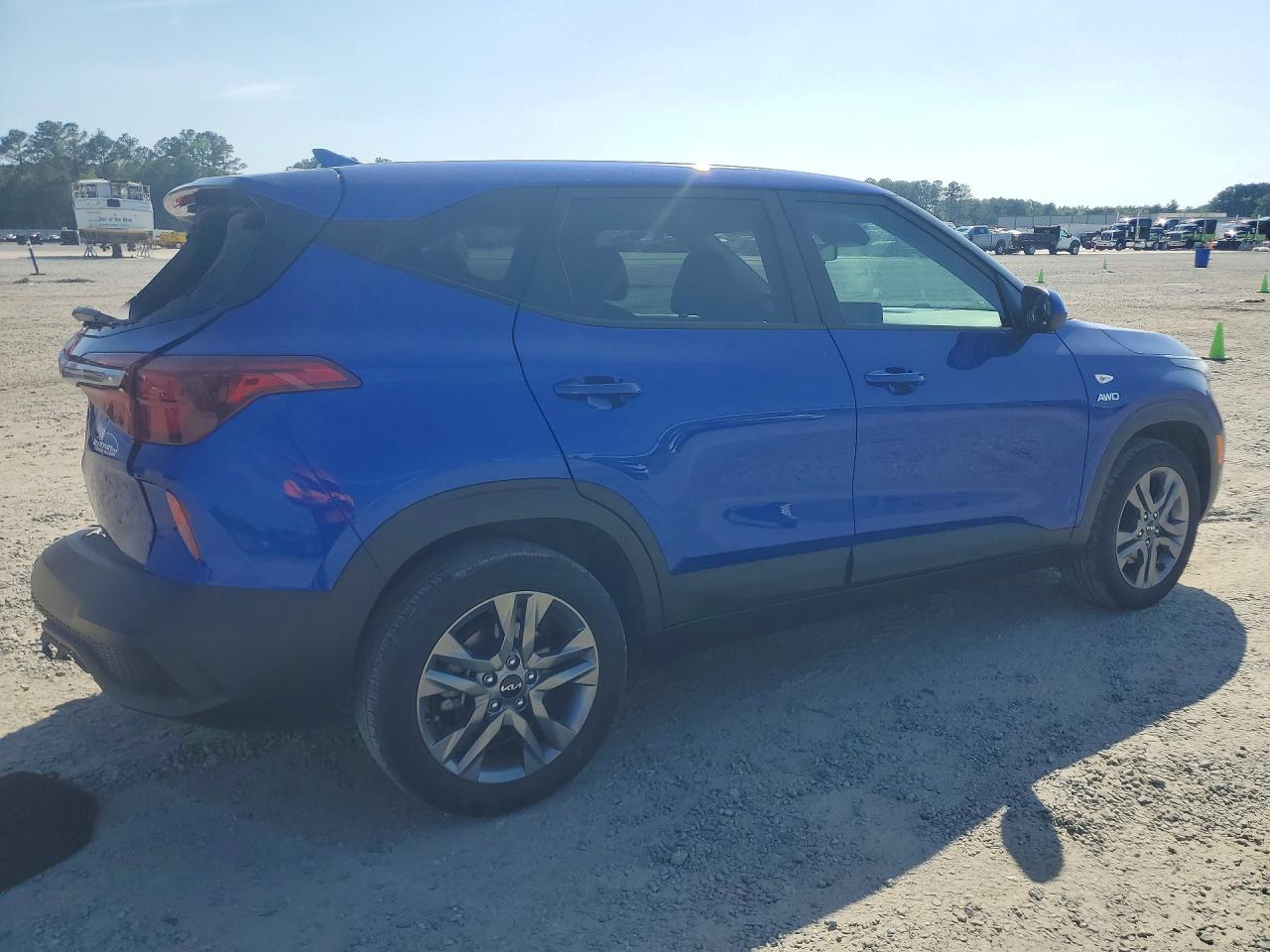 2022 Kia Seltos Lx Blue vin: KNDEPCAA3N7335410