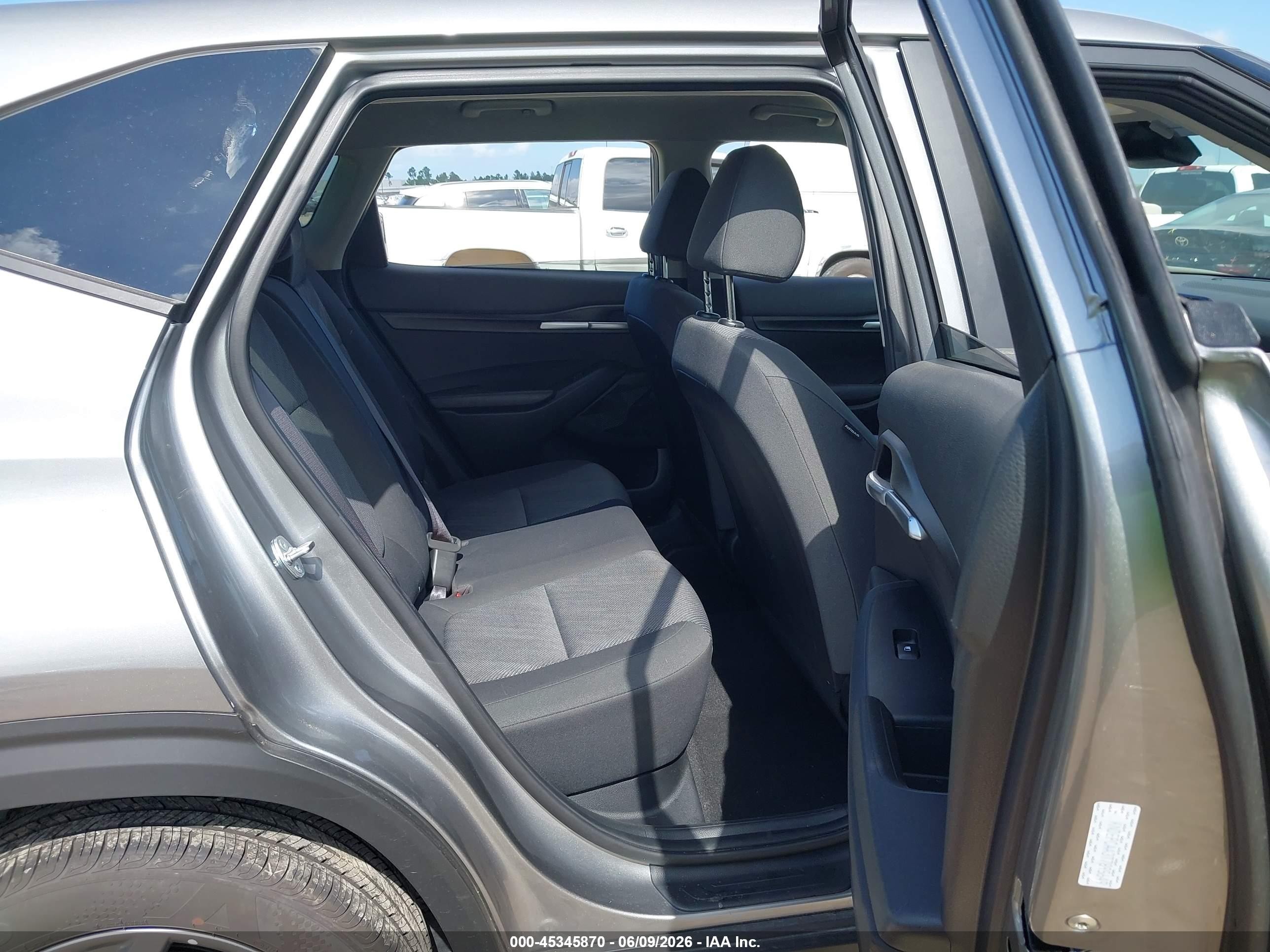 2026 Kia Seltos Lx Silver vin: KNDEPCAA3T7895649