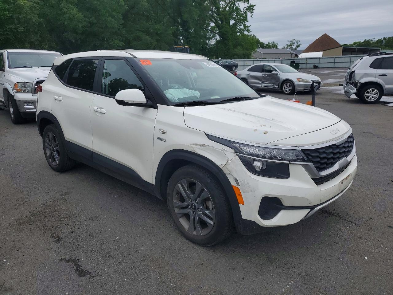 2023 Kia Seltos Lx White vin: KNDEPCAA6P7362720