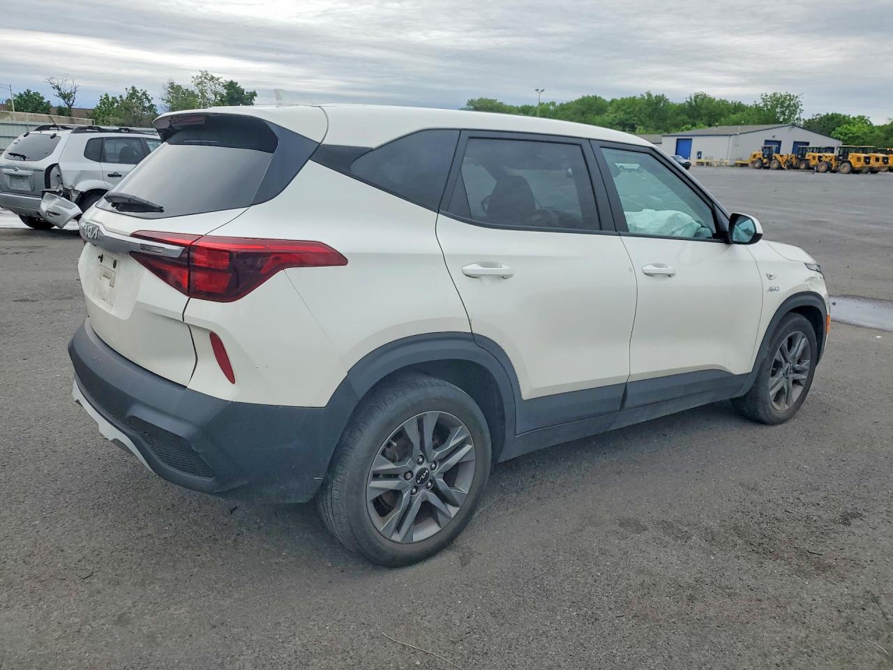 2023 Kia Seltos Lx White vin: KNDEPCAA6P7362720