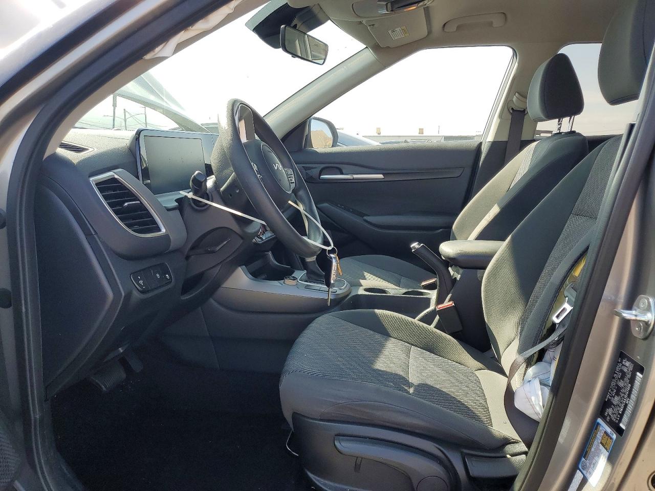 2024 Kia Seltos Lx Silver vin: KNDEPCAA7R7474915