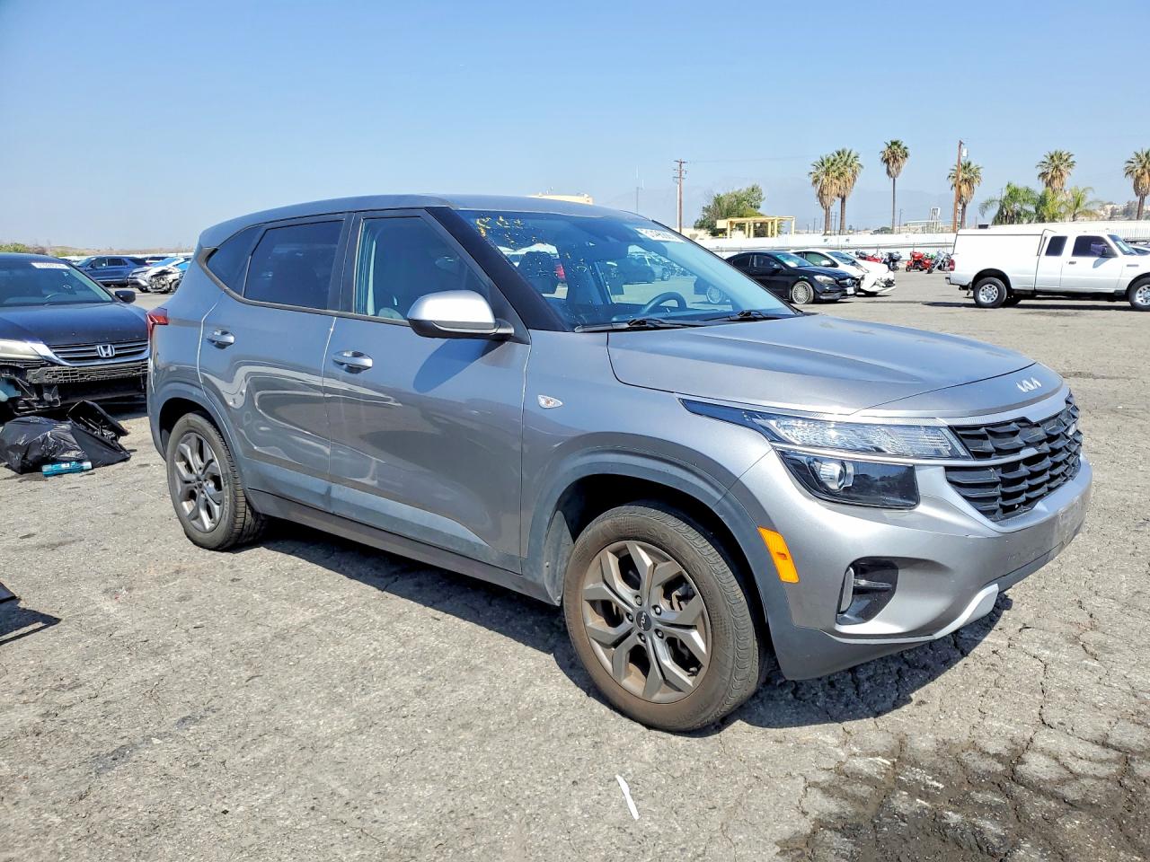 2024 Kia Seltos Lx Silver vin: KNDEPCAA7R7474915