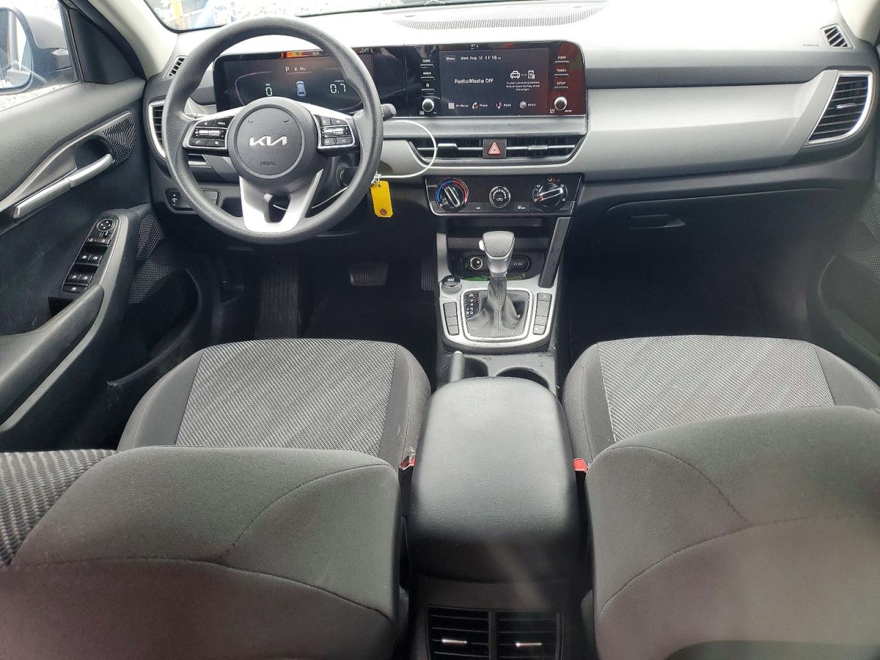 2024 Kia Seltos Lx Серебряный vin: KNDEPCAA7R7504236