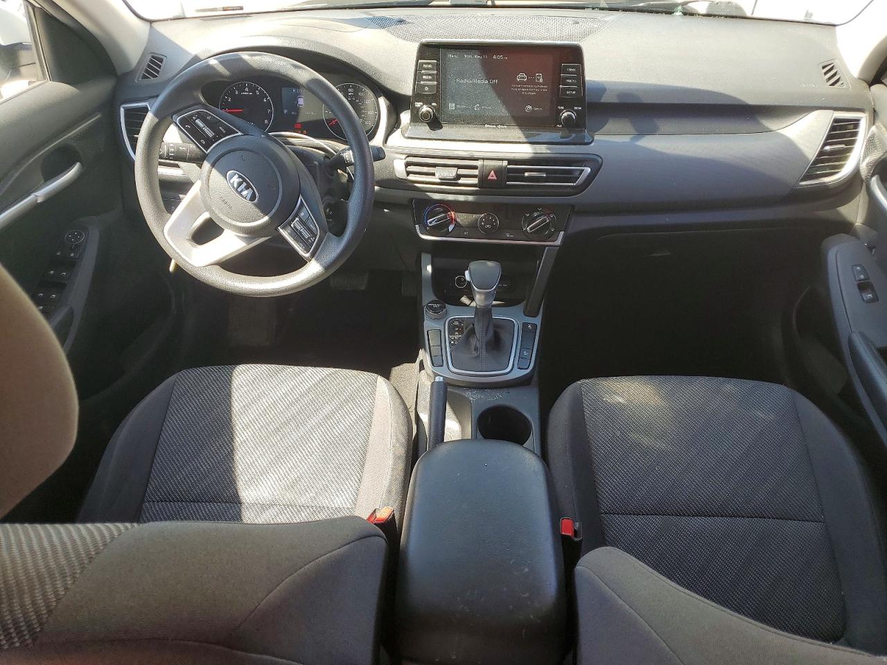 2021 Kia Seltos Lx White vin: KNDEPCAA8M7153085