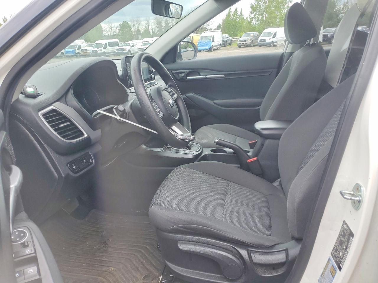 2022 Kia Seltos Lx White vin: KNDEPCAAXM7153735