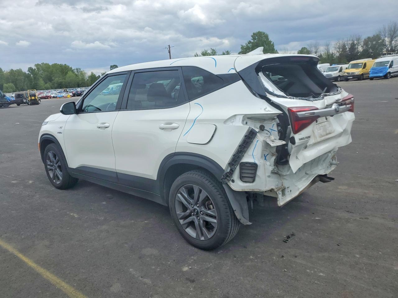 2022 Kia Seltos Lx White vin: KNDEPCAAXM7153735